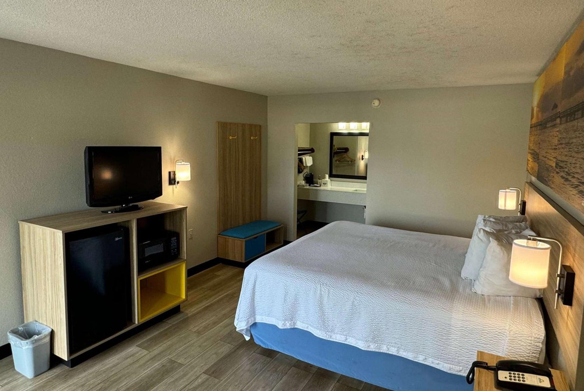 Days Inn by Wyndham Crystal River photo 4