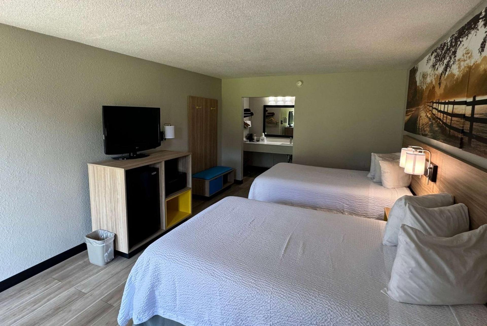 Days Inn by Wyndham Crystal River photo 7