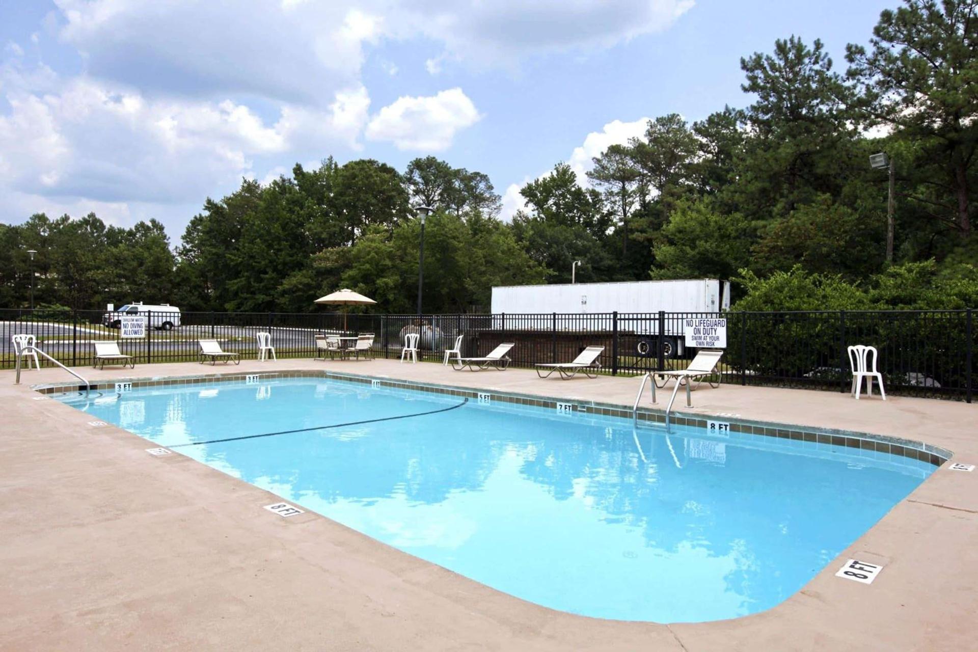 Days Inn by Wyndham Columbia photo 12