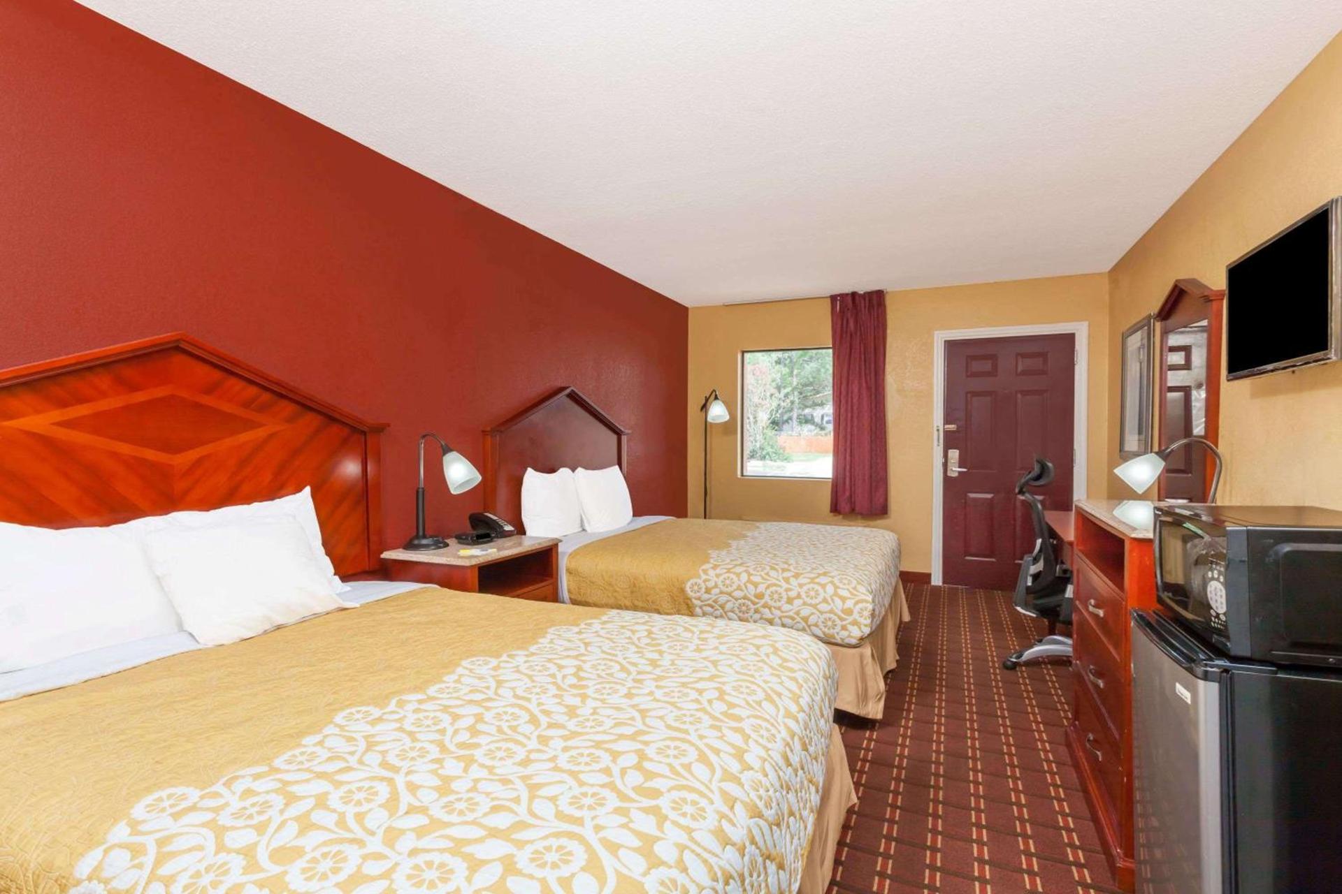 Days Inn by Wyndham Columbia photo 14