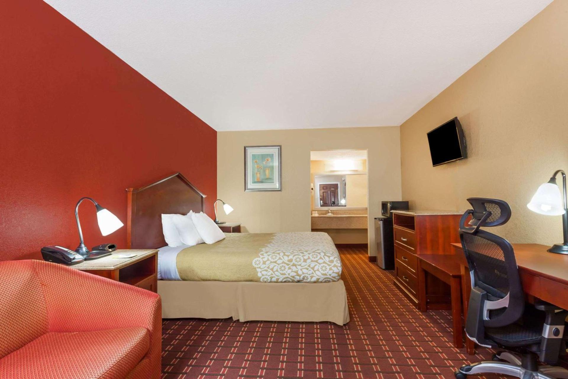 Days Inn by Wyndham Columbia photo 17