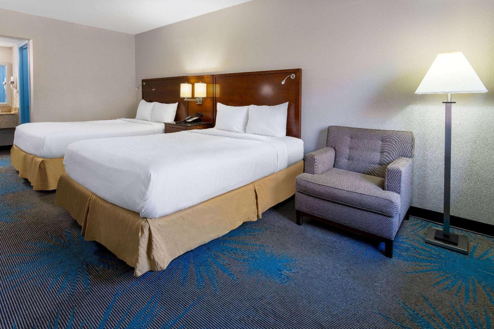 Days Inn by Wyndham Columbia photo 24