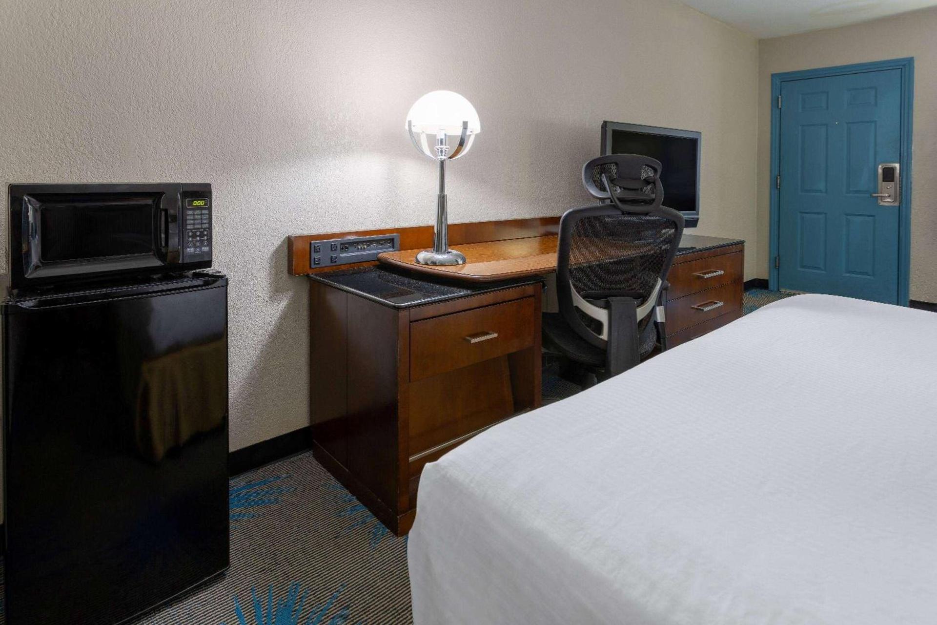 Days Inn by Wyndham Columbia photo 29