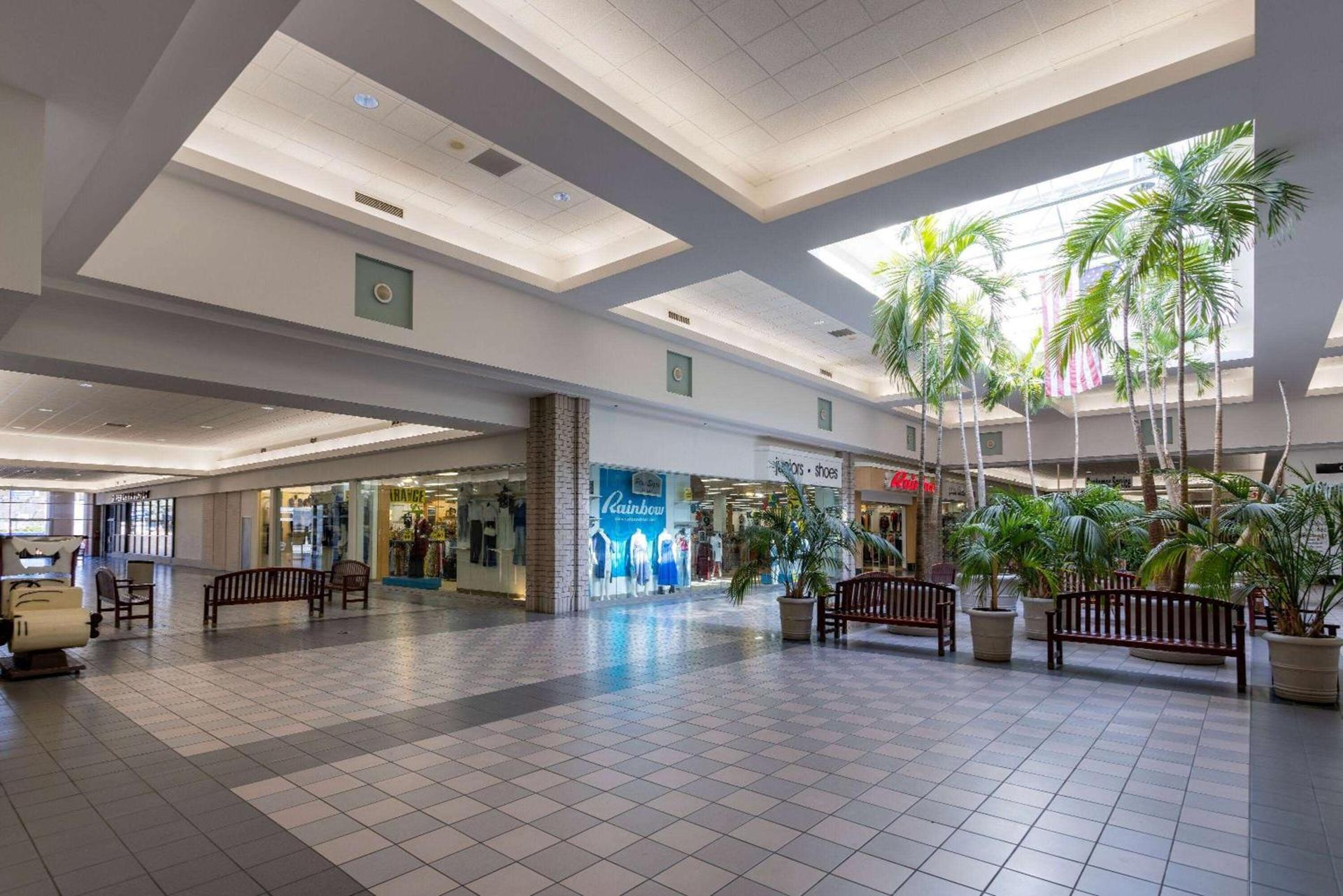 Days Inn by Wyndham Columbia photo 33