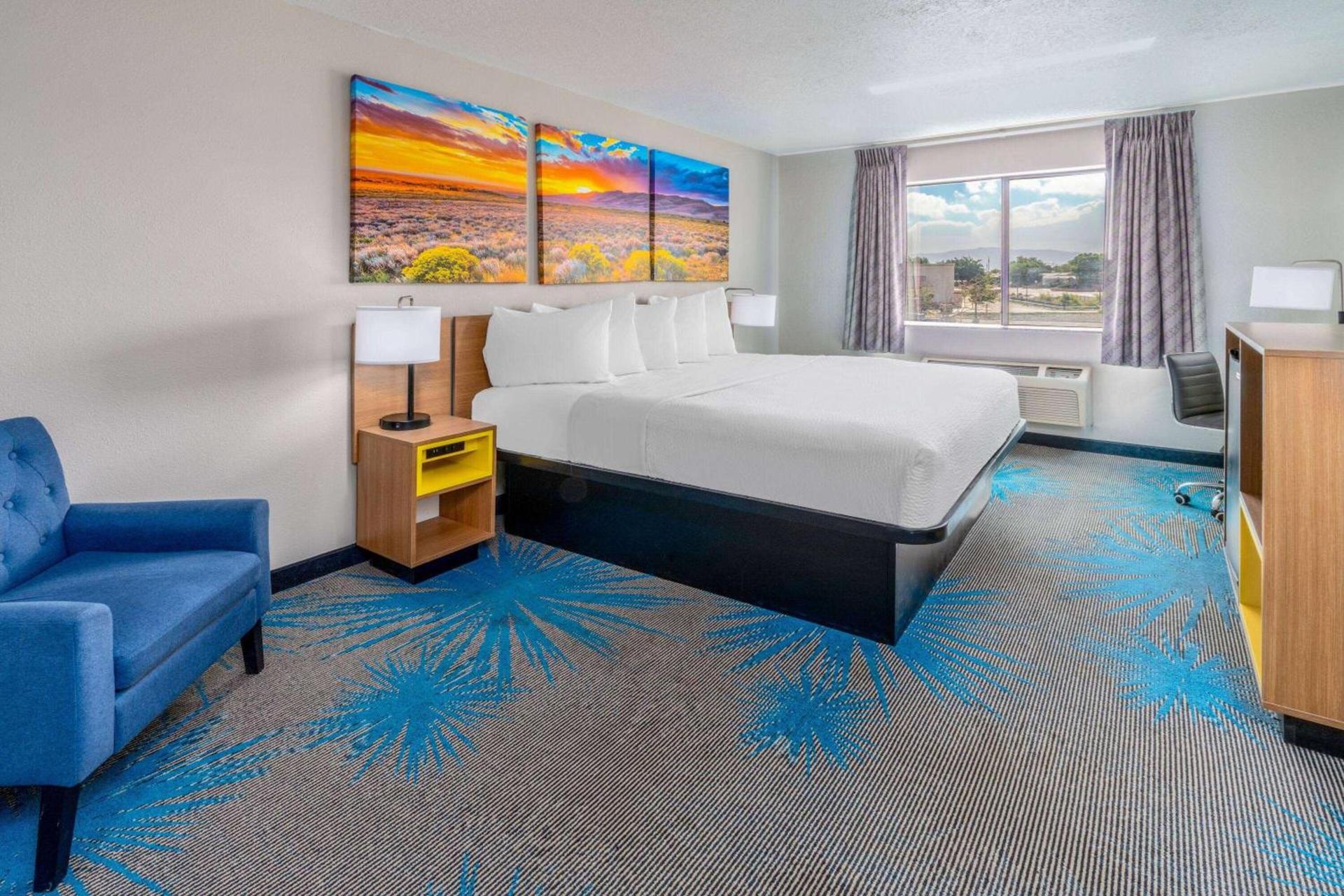 Days Inn by Wyndham Los Lunas photo 16
