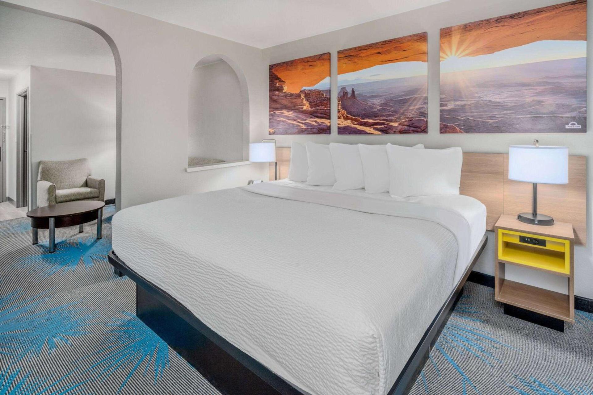 Days Inn by Wyndham Los Lunas photo 23