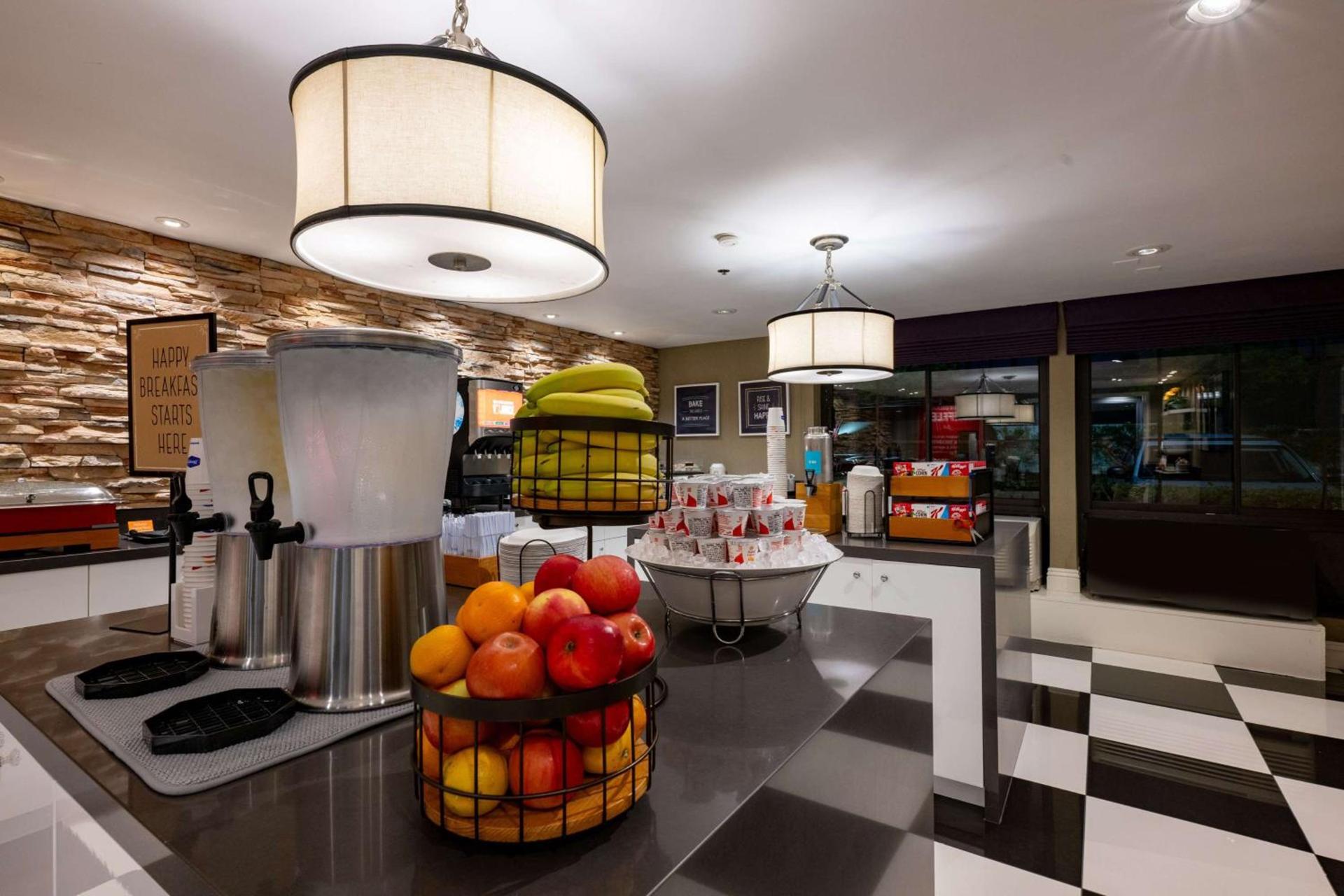 Hampton Inn by Hilton San Diego - Kearny Mesa photo 6