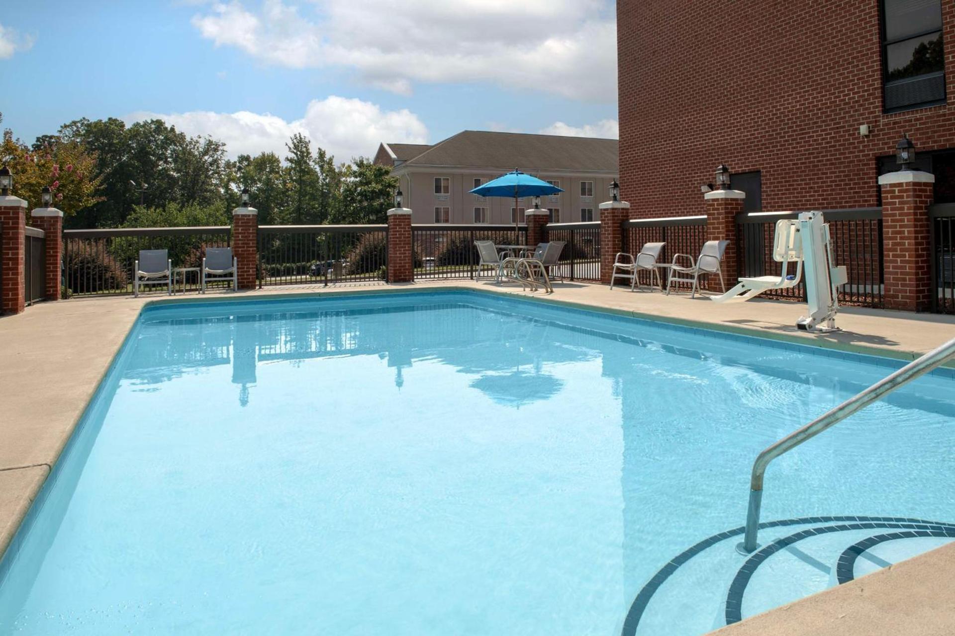 Hampton Inn High Point photo 8