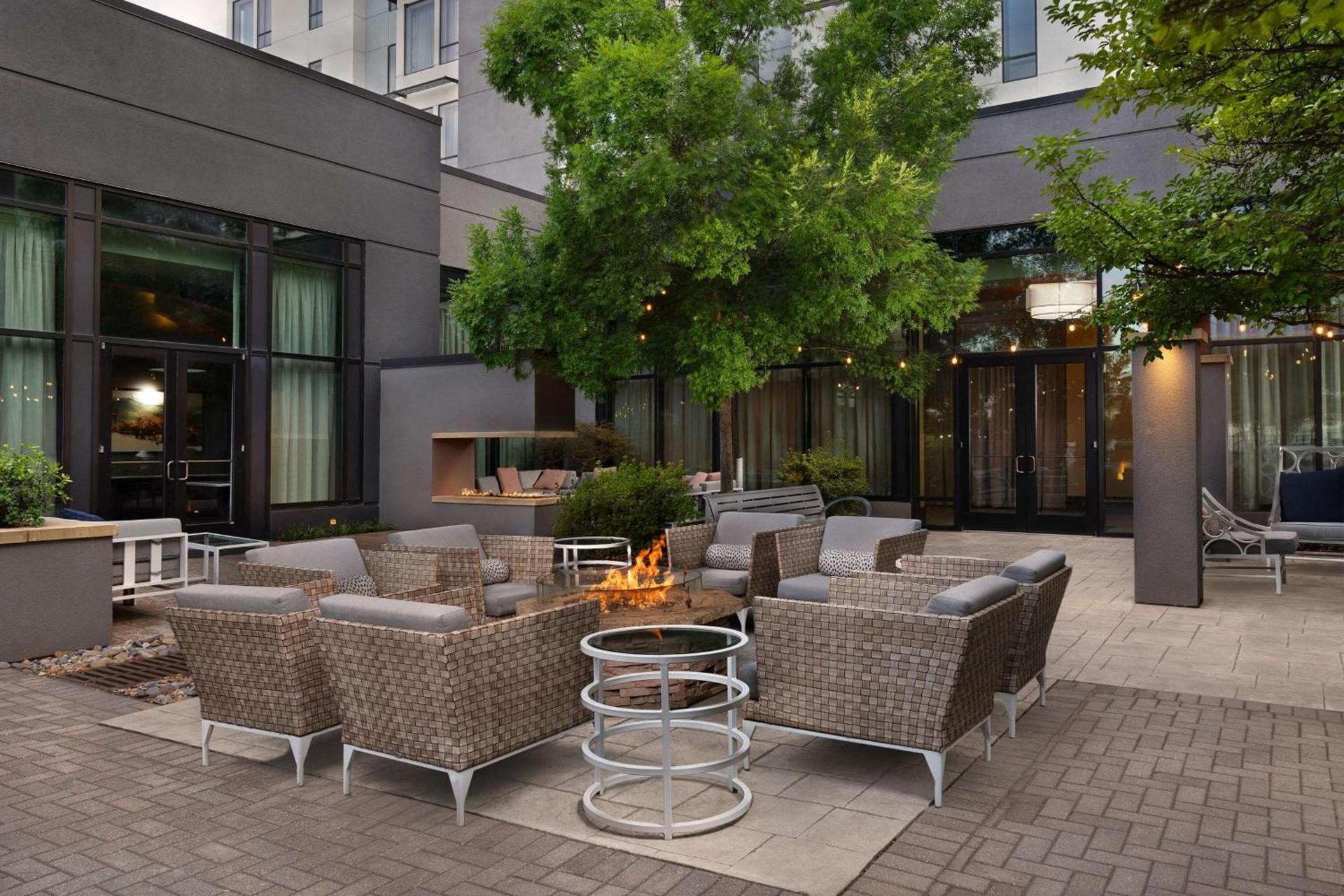 Embassy Suites by Hilton Knoxville West photo 2