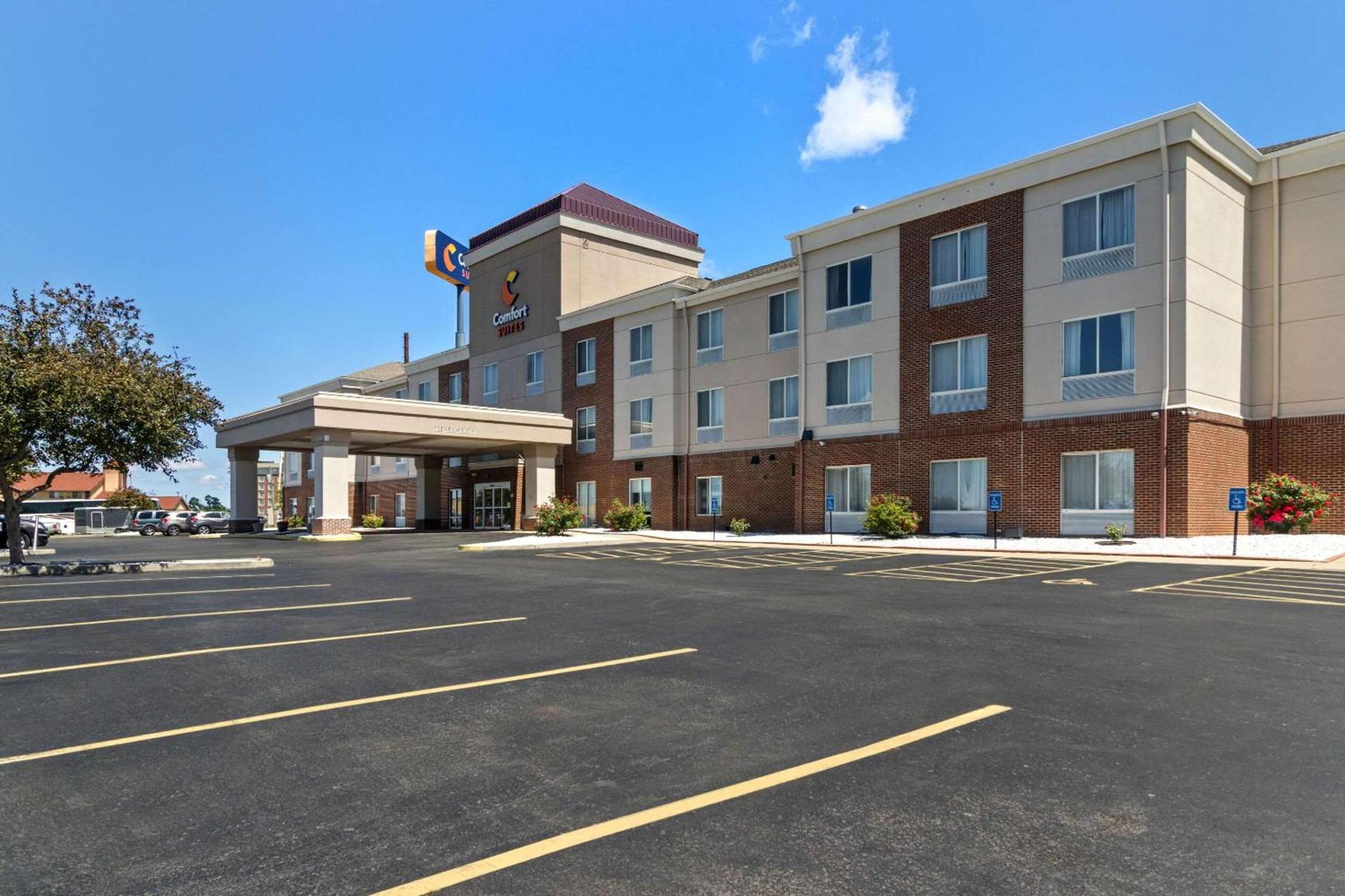 Comfort Suites photo 2