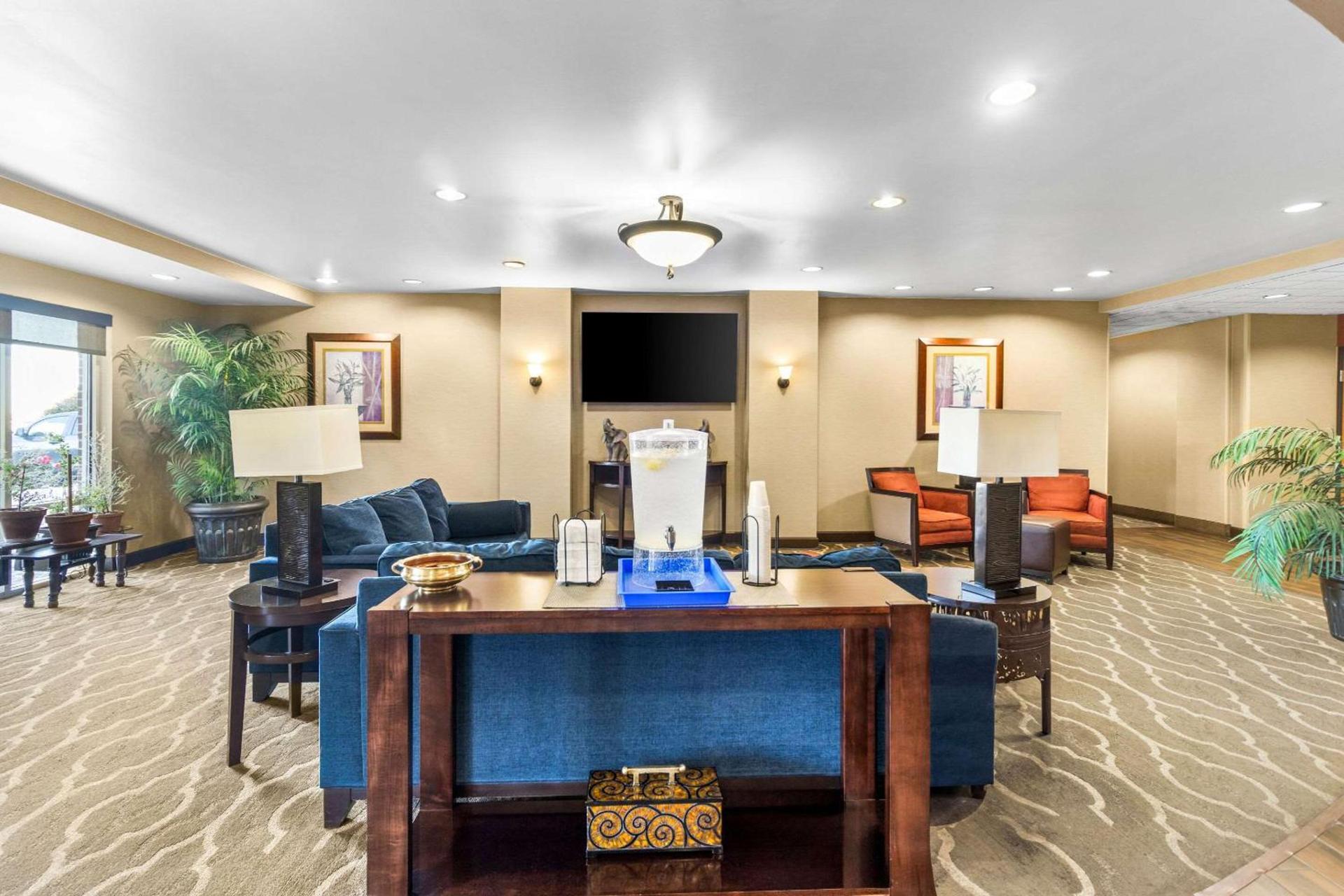 Comfort Suites photo 7