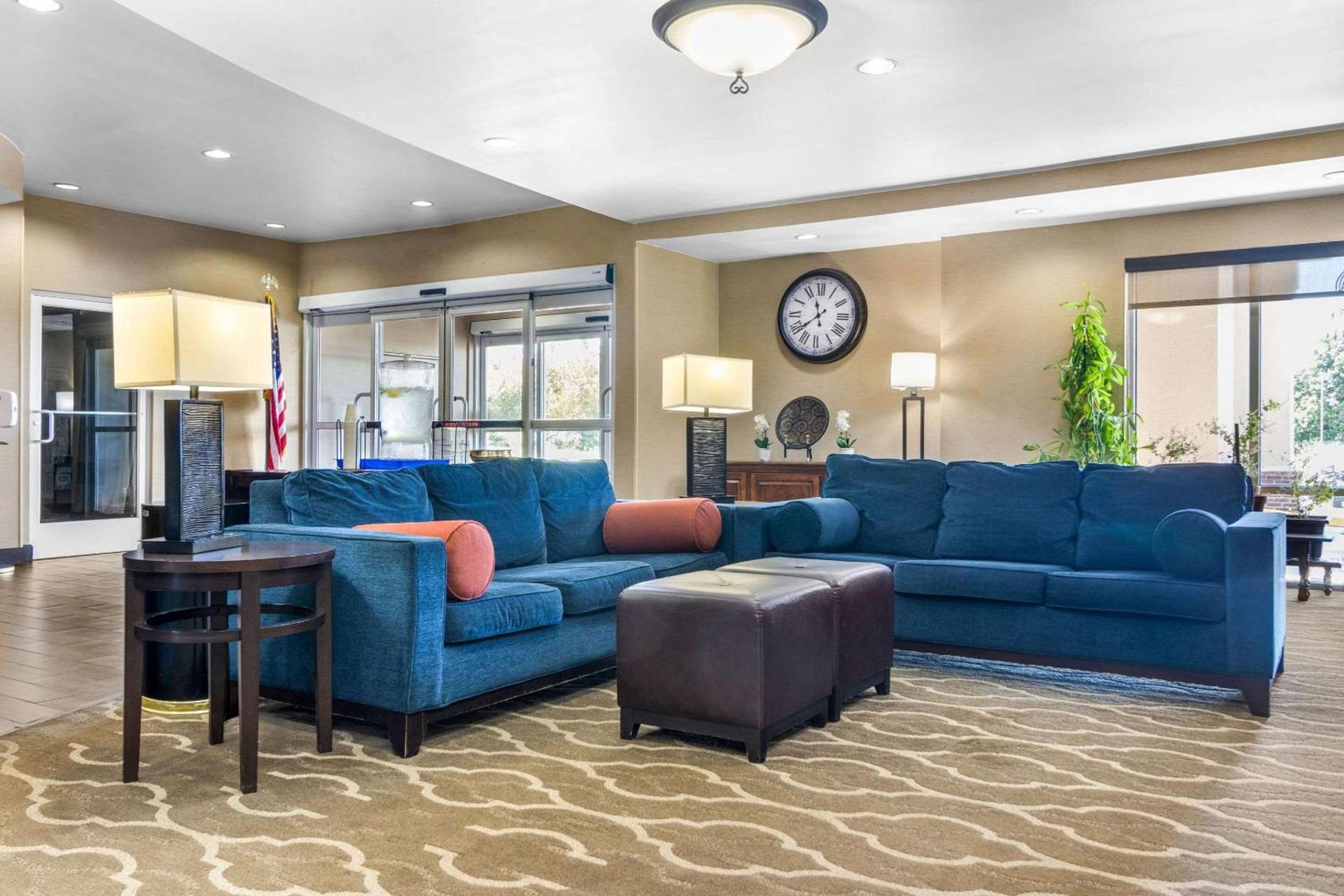 Comfort Suites photo 8
