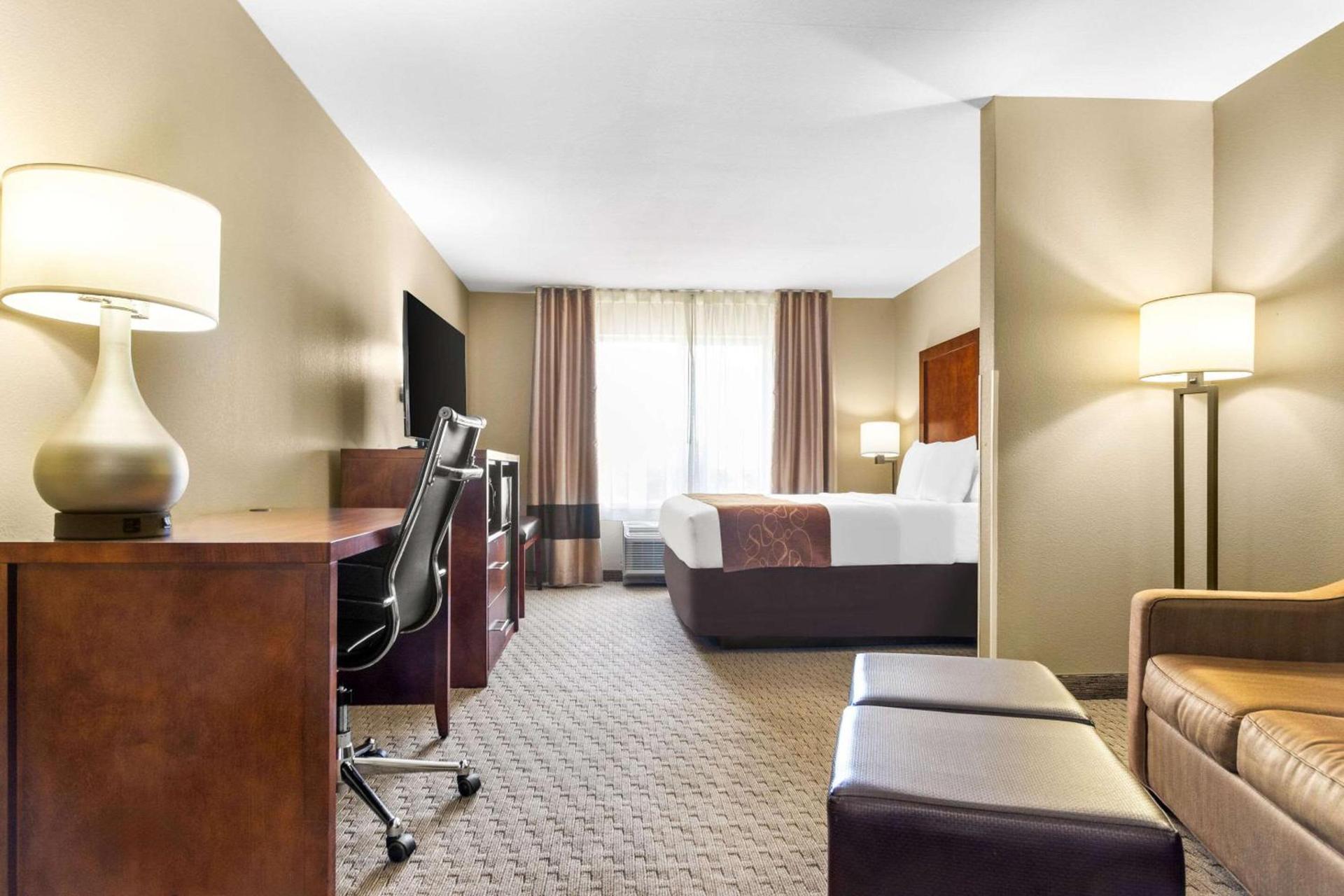 Comfort Suites photo 11