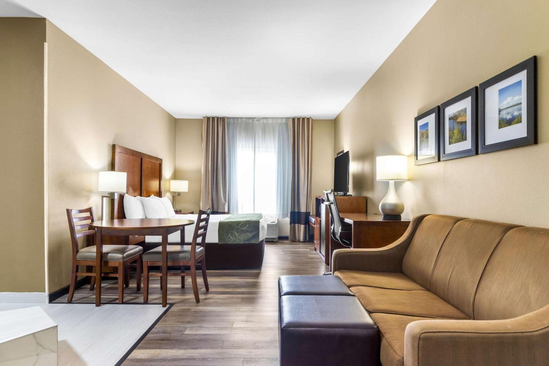 Comfort Suites photo 13