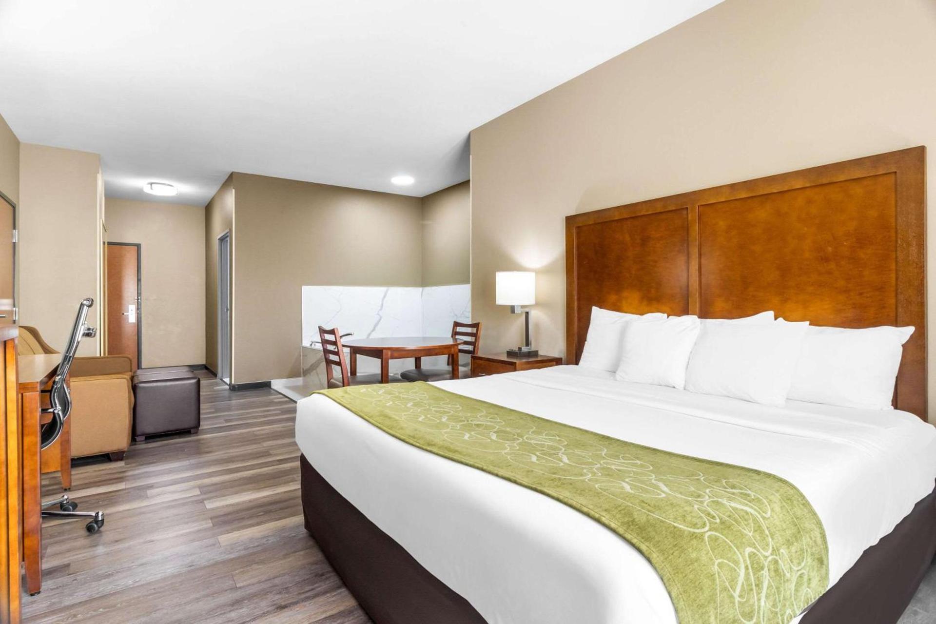 Comfort Suites photo 15