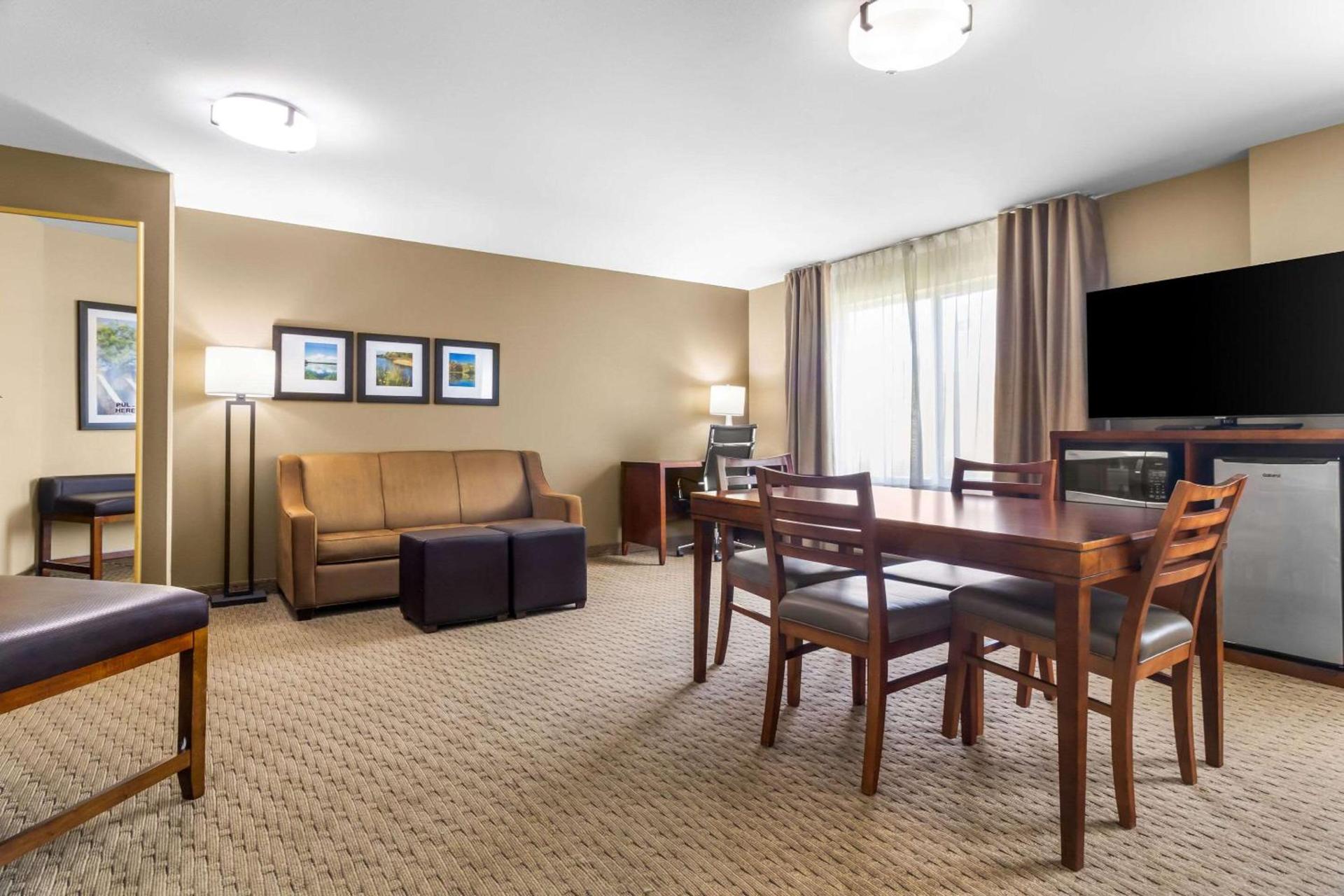 Comfort Suites photo 20