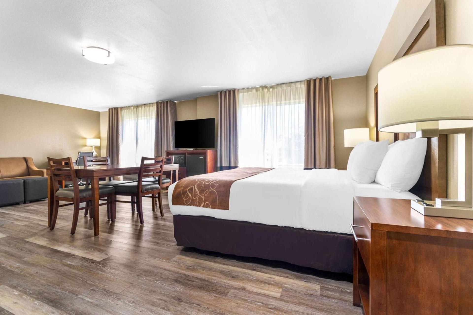 Comfort Suites photo 23