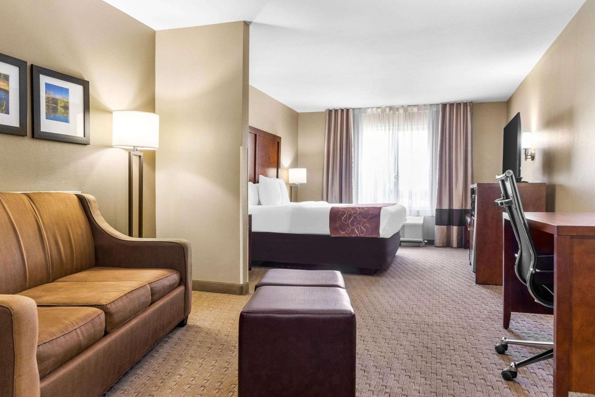 Comfort Suites photo 25