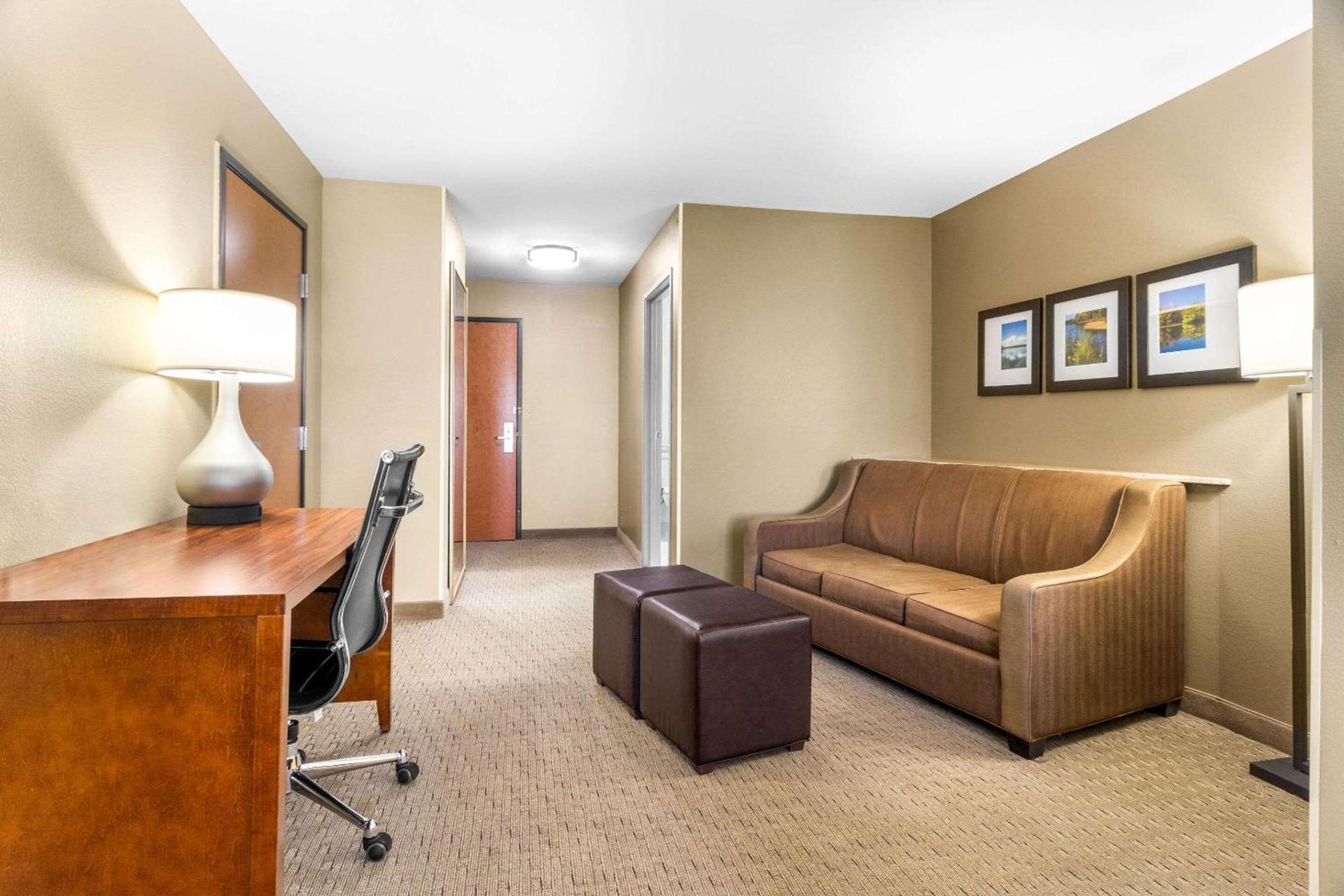 Comfort Suites photo 27