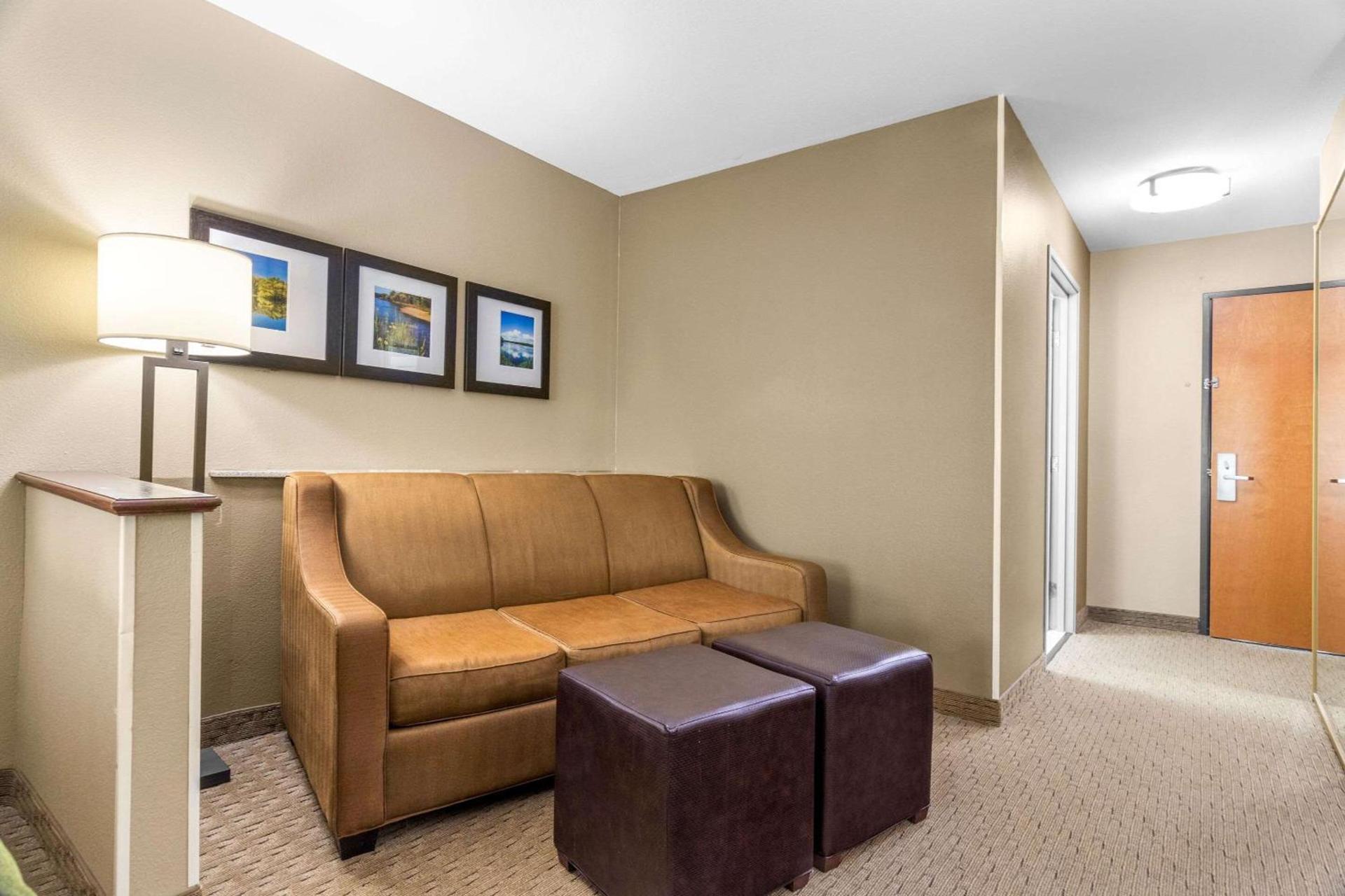 Comfort Suites photo 30