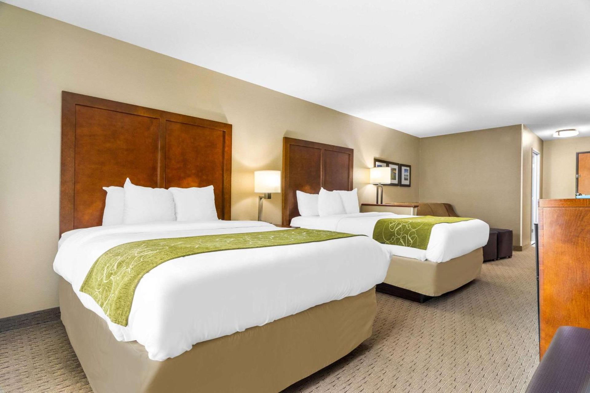 Comfort Suites photo 34