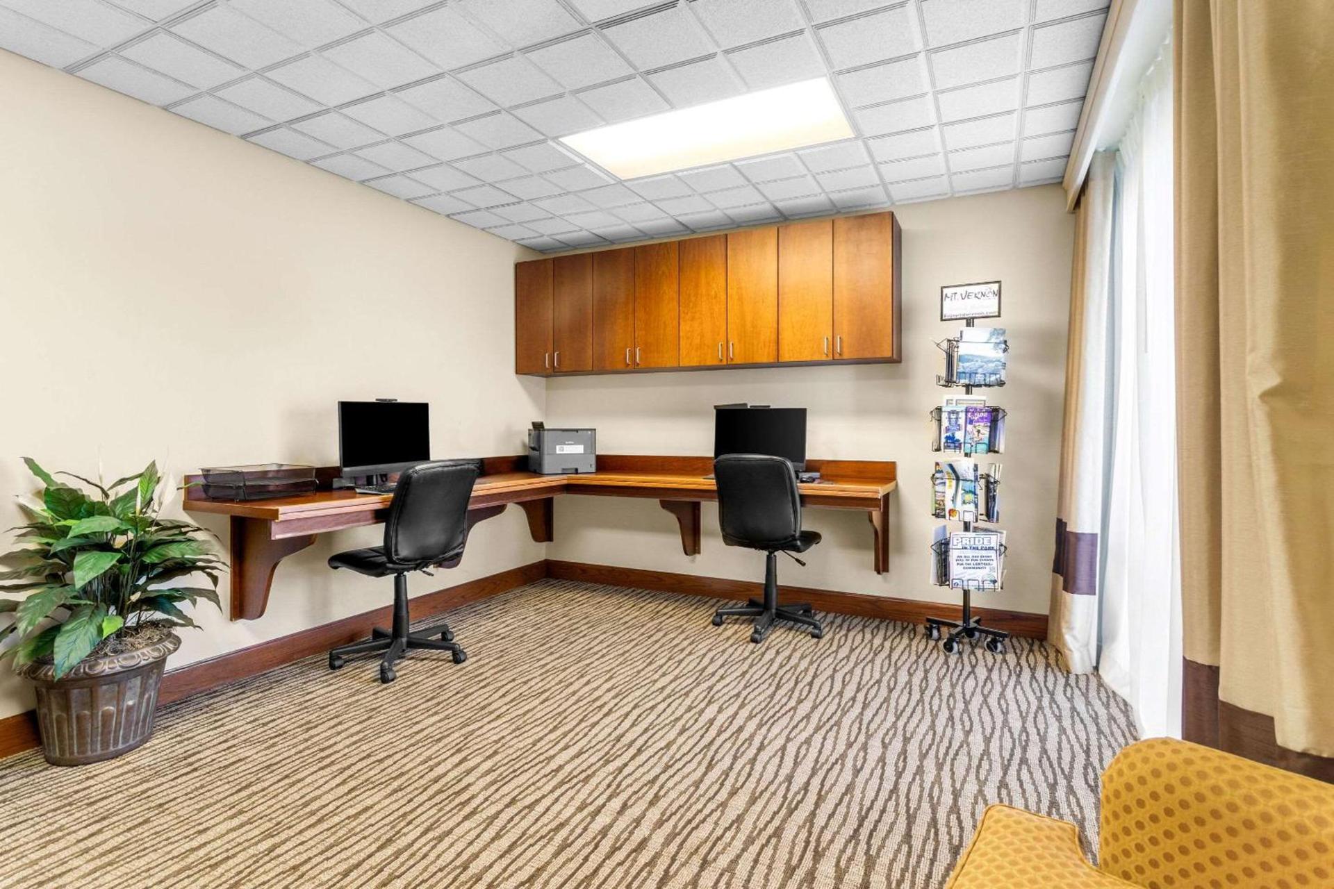 Comfort Suites photo 37