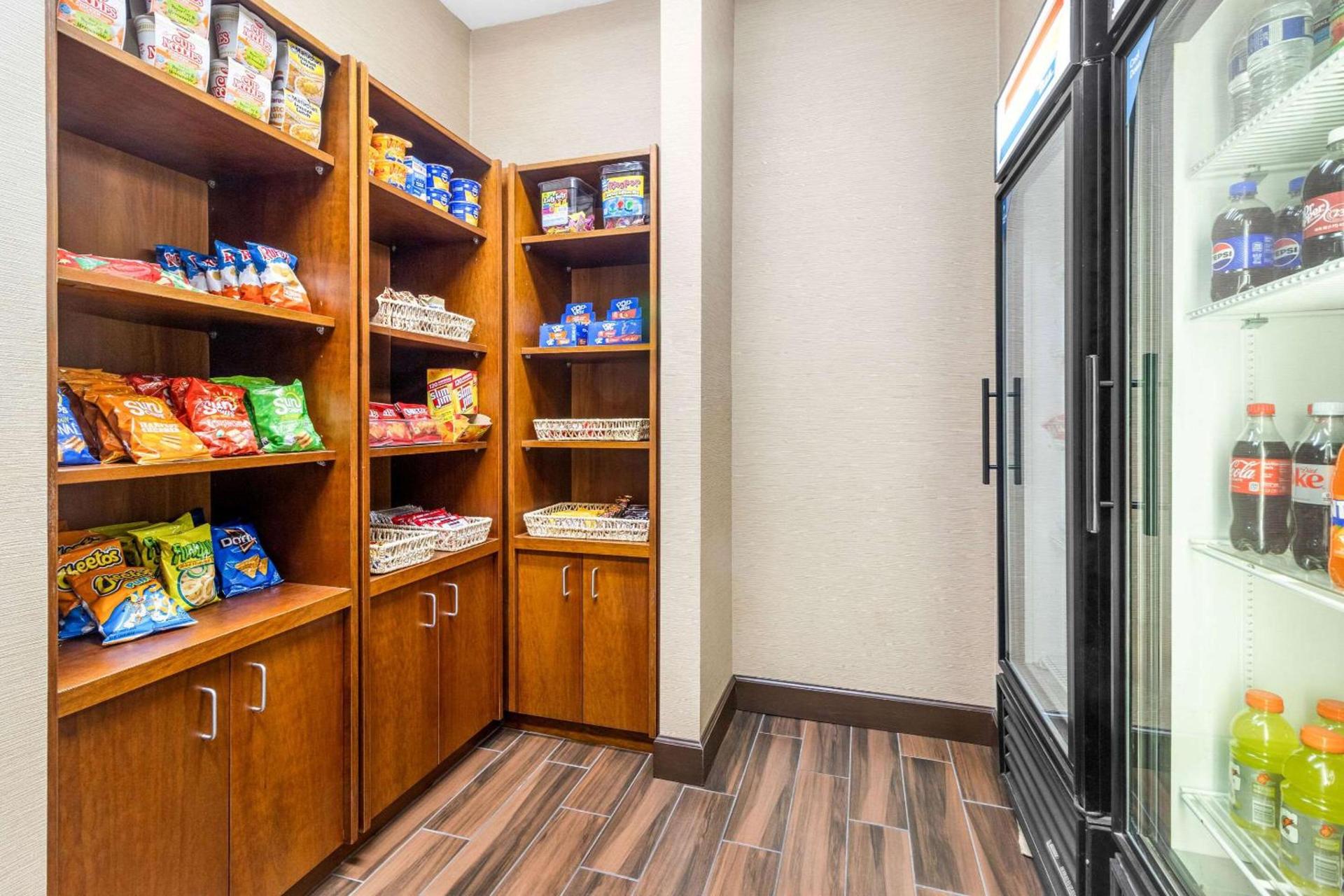 Comfort Suites photo 44