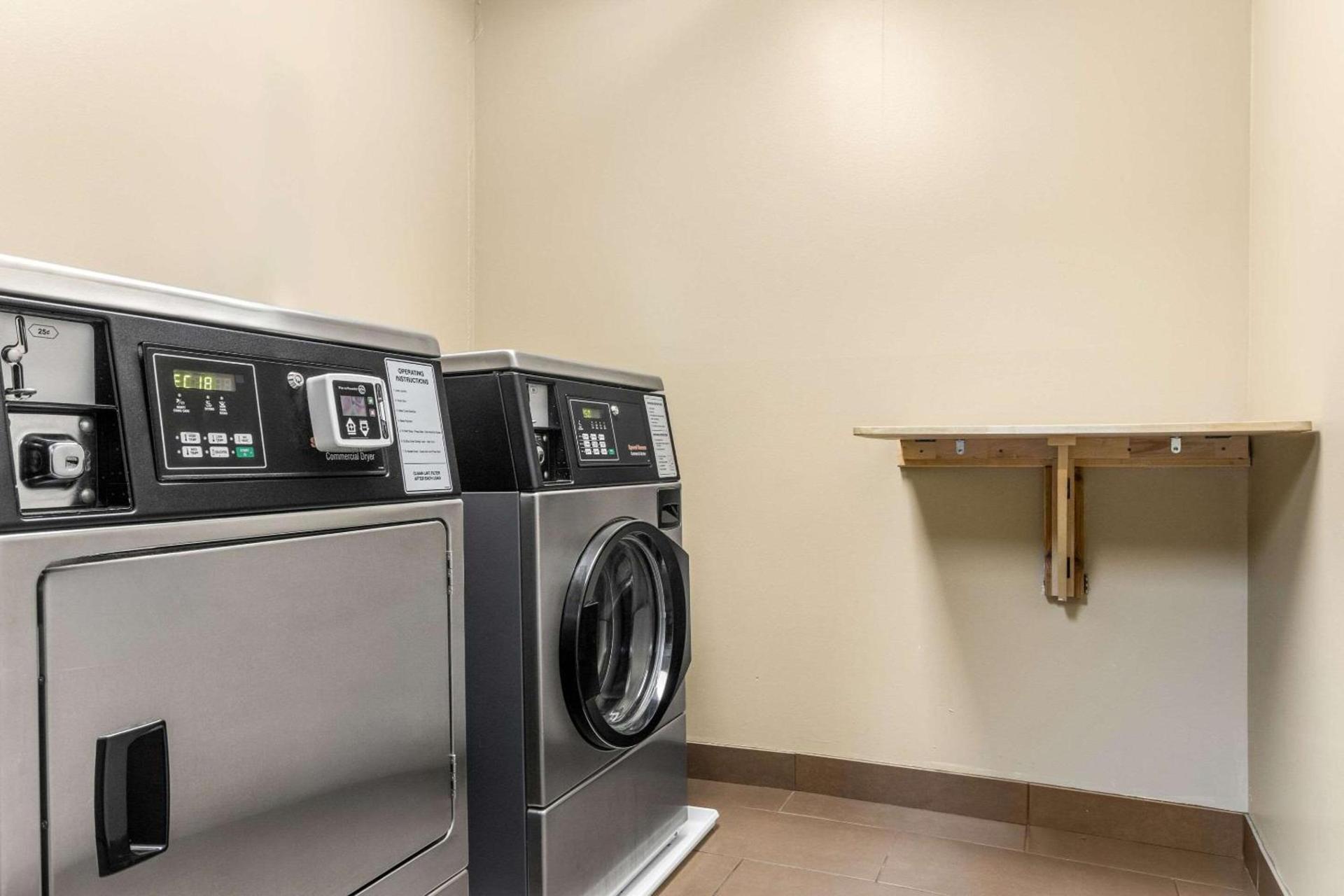Comfort Suites photo 43