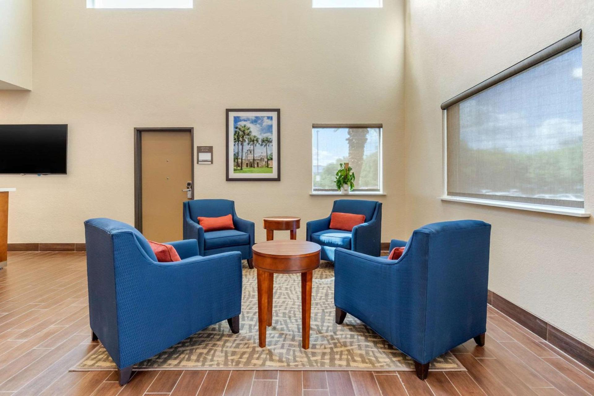 Comfort Suites San Antonio Airport North photo 4