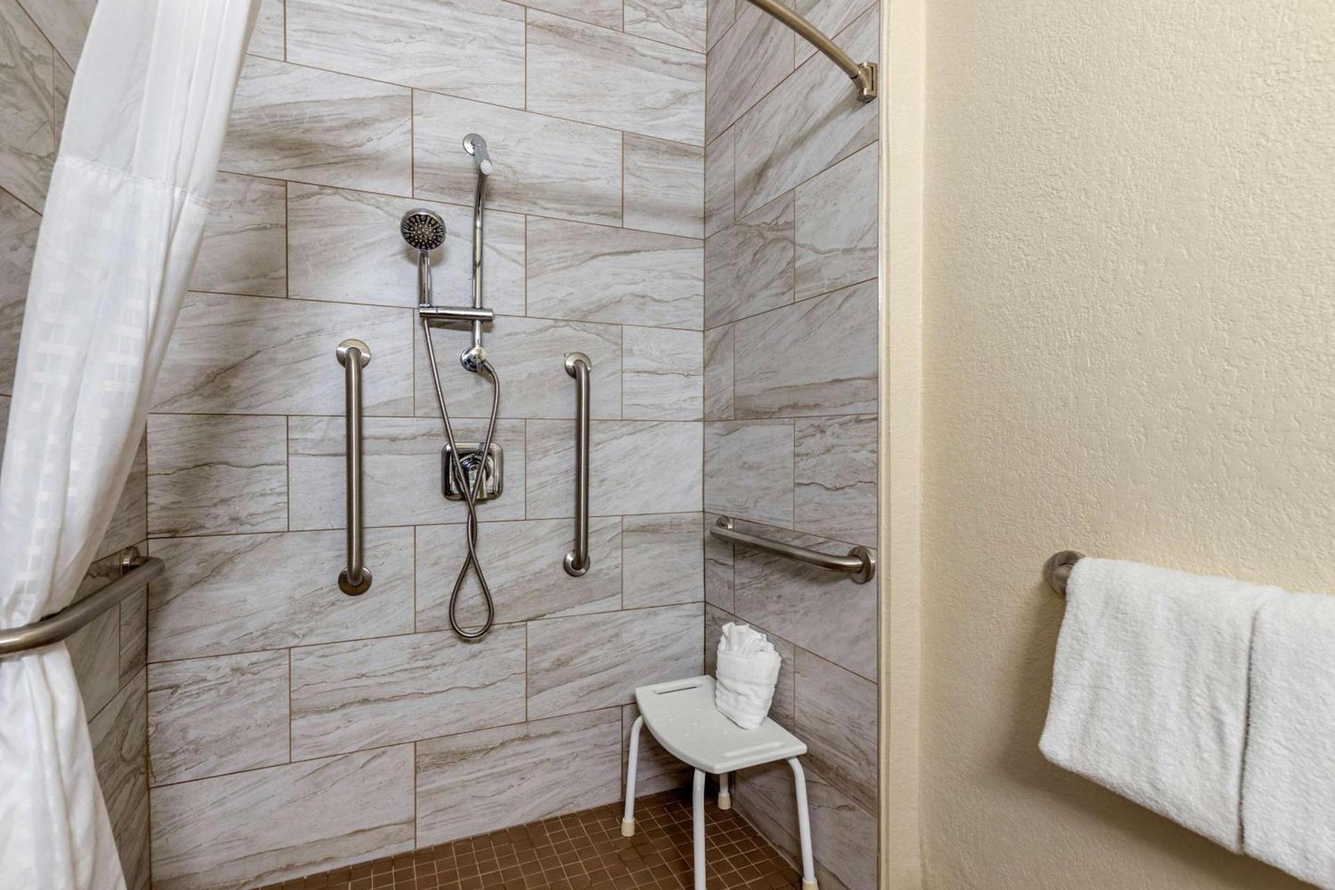Comfort Suites San Antonio Airport North photo 6