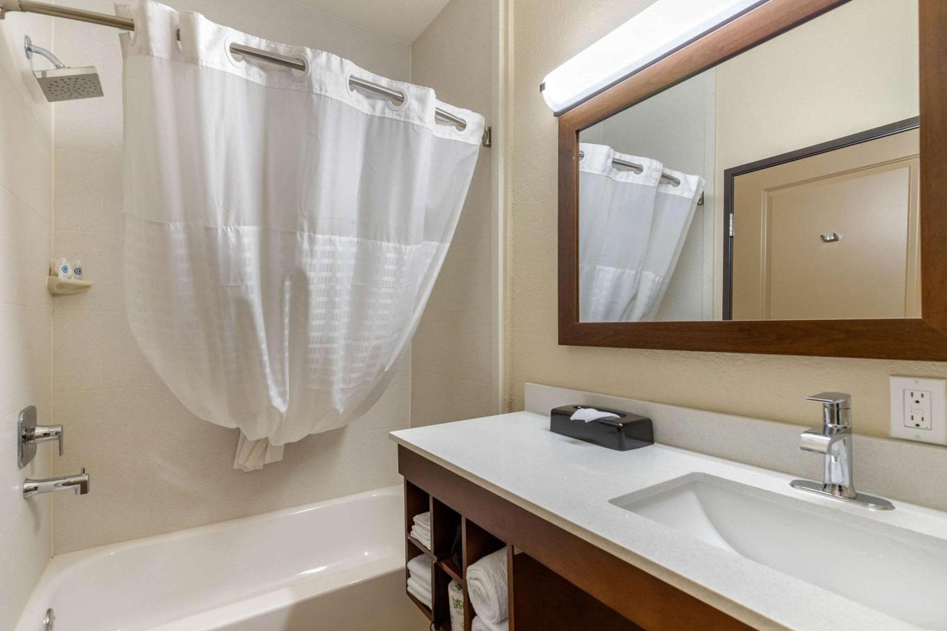 Comfort Suites San Antonio Airport North photo 7