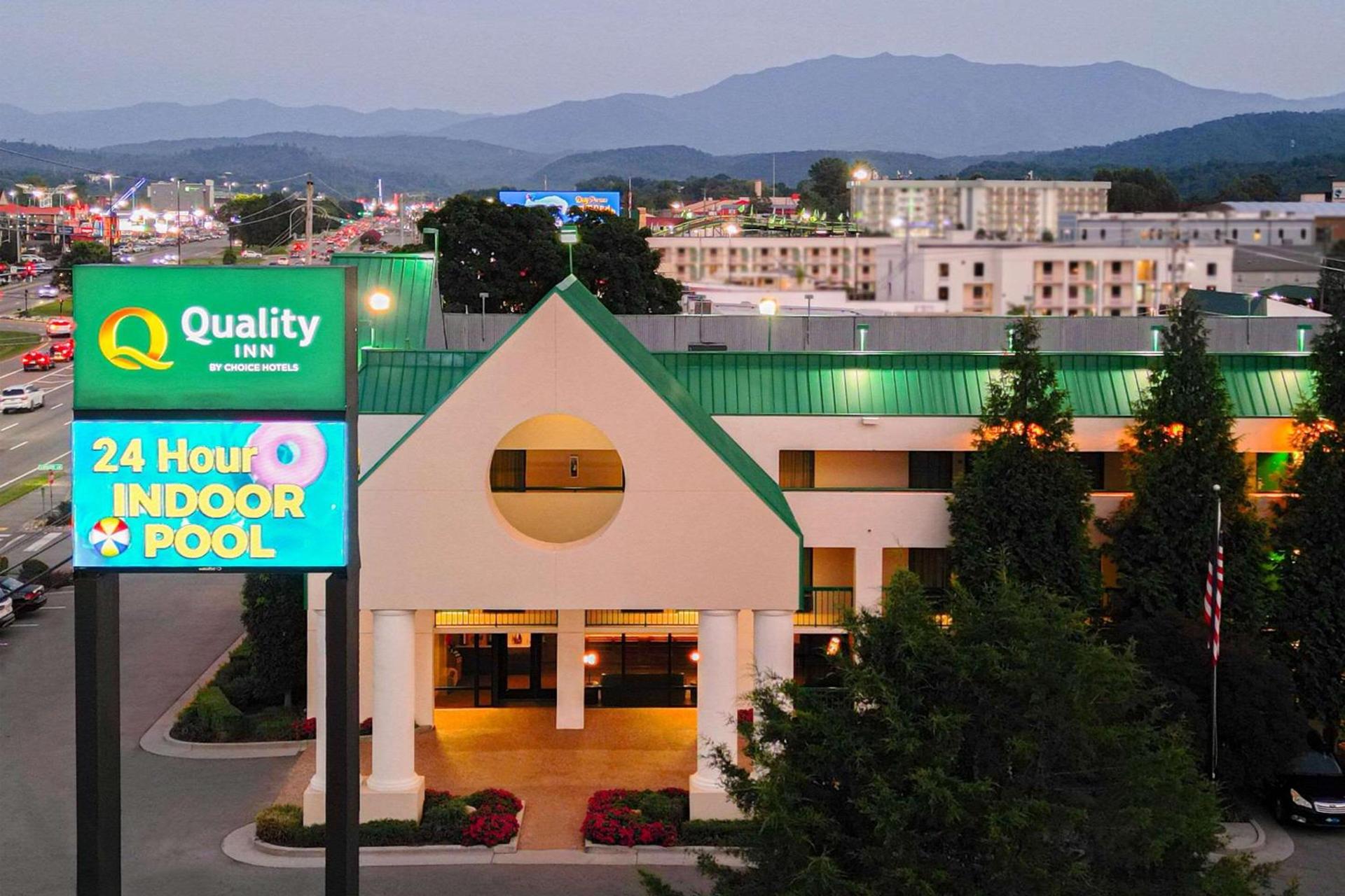 Quality Inn Near the Island Pigeon Forge photo 1