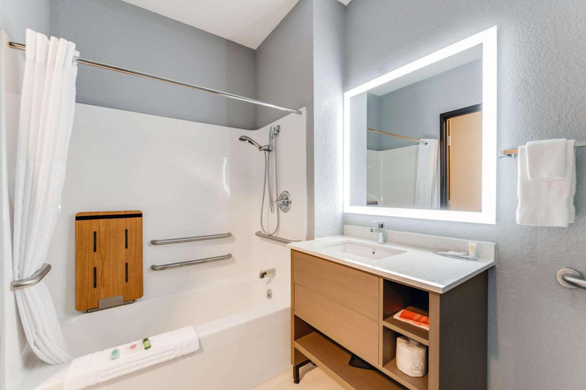 Comfort Inn & Suites Weston - Wausau photo 20
