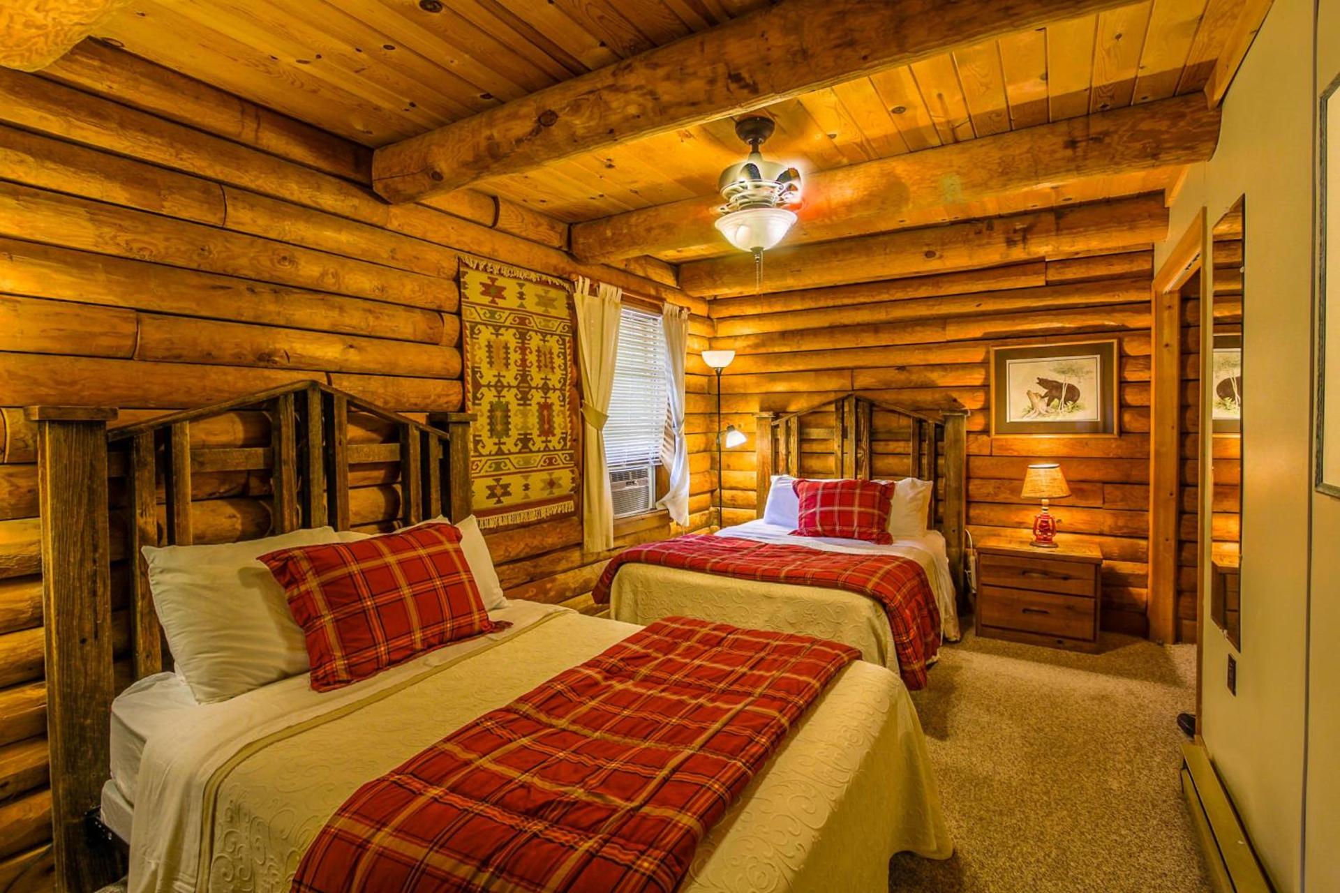 Mountainaire Inn and Log Cabins photo 8