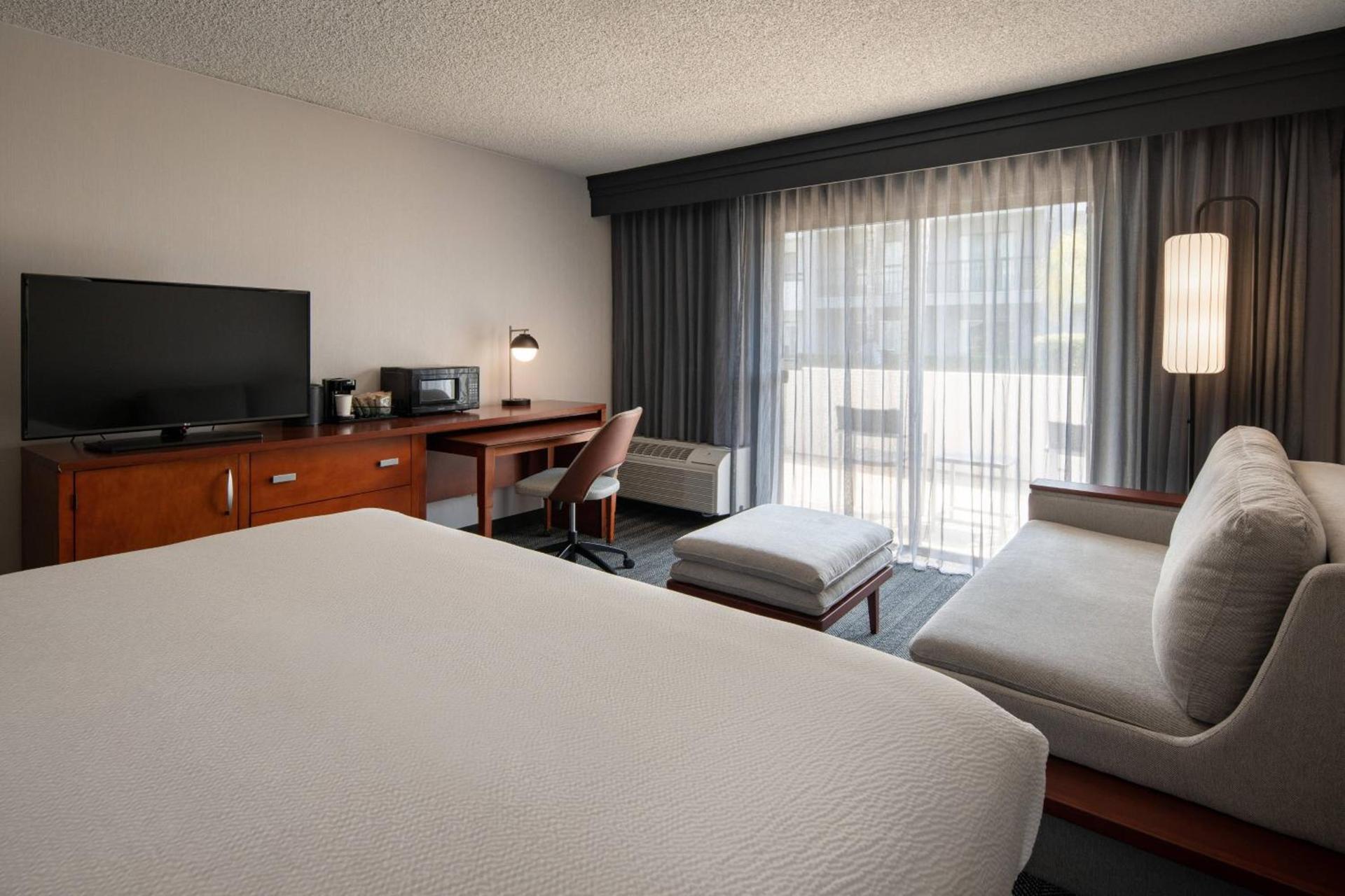 Courtyard by Marriott Fresno photo 10