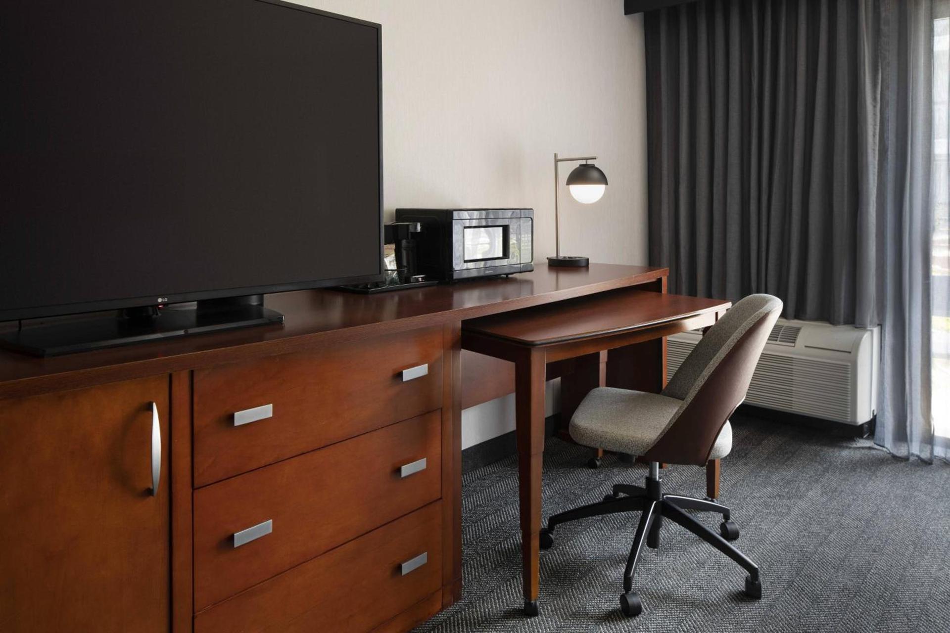 Courtyard by Marriott Fresno photo 13
