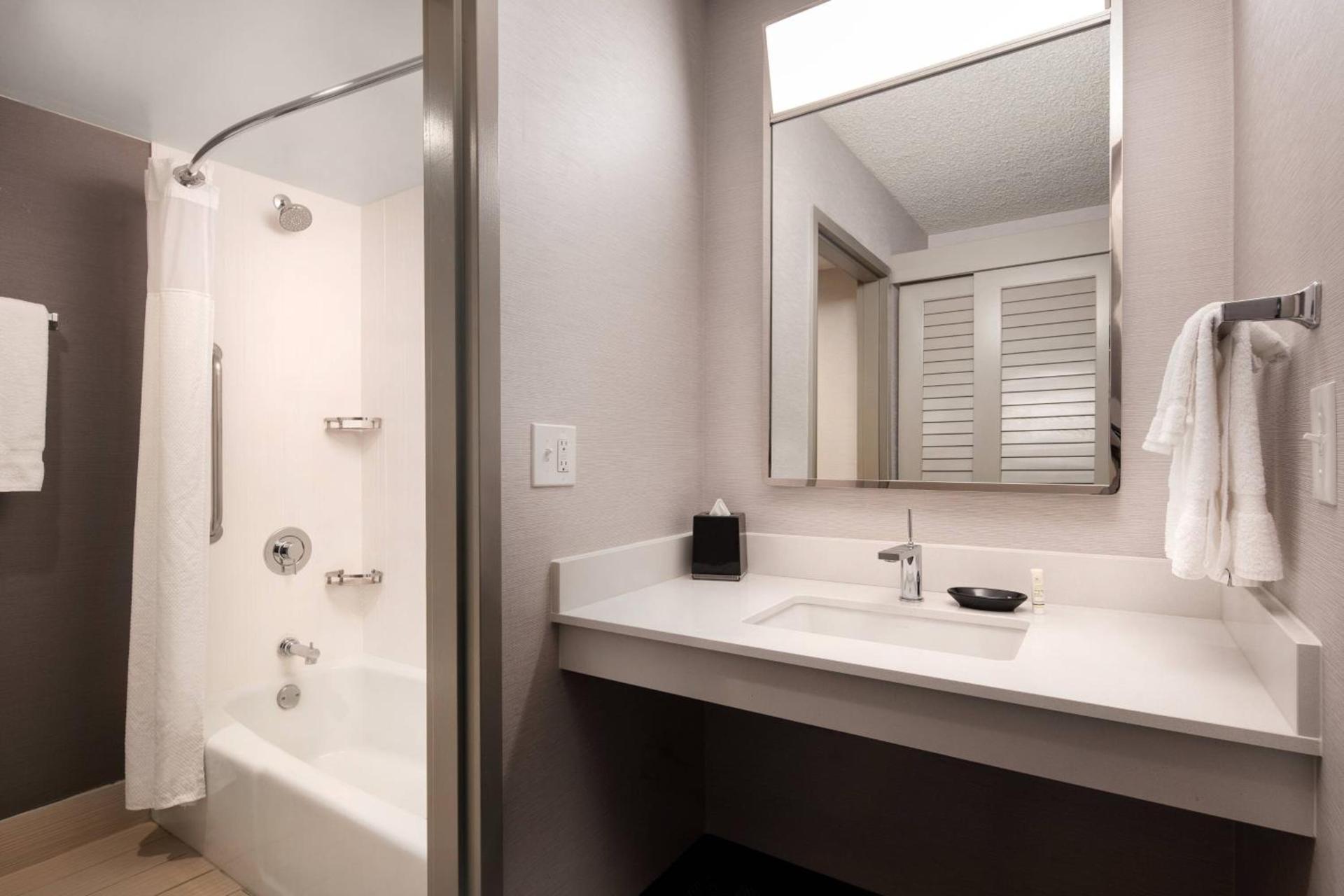 Courtyard by Marriott Fresno photo 14