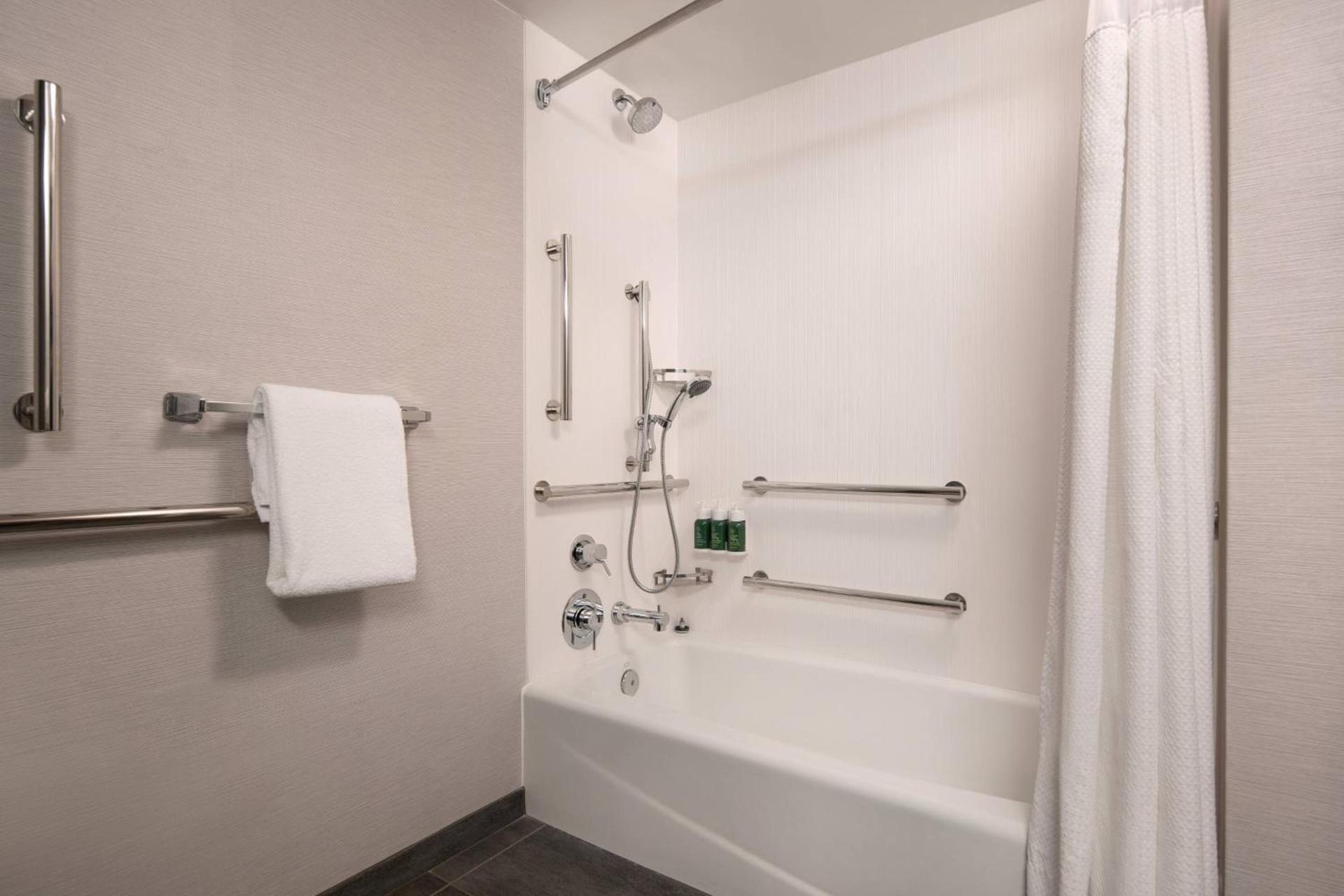 Courtyard by Marriott Fresno photo 15