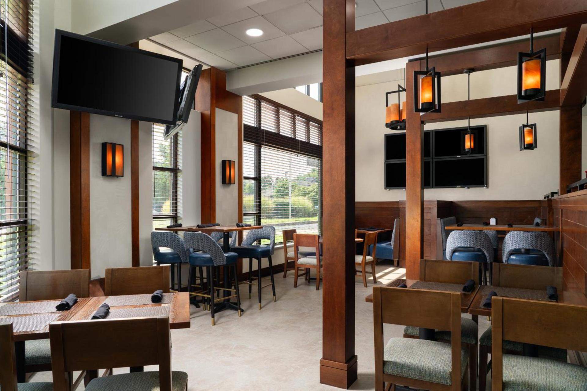 DoubleTree by Hilton Bradley International Airport photo 28