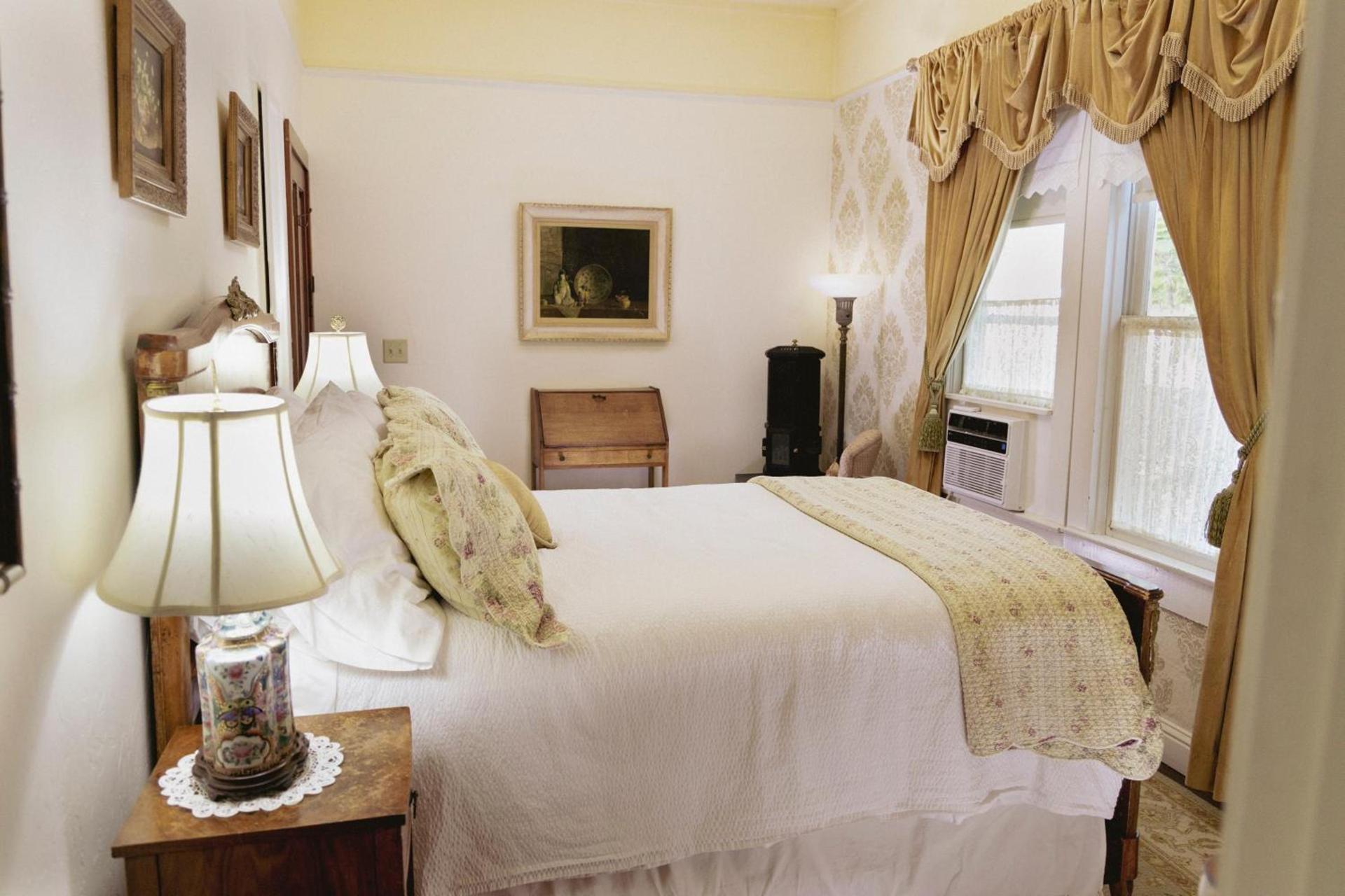Weaverville Hotel photo 78