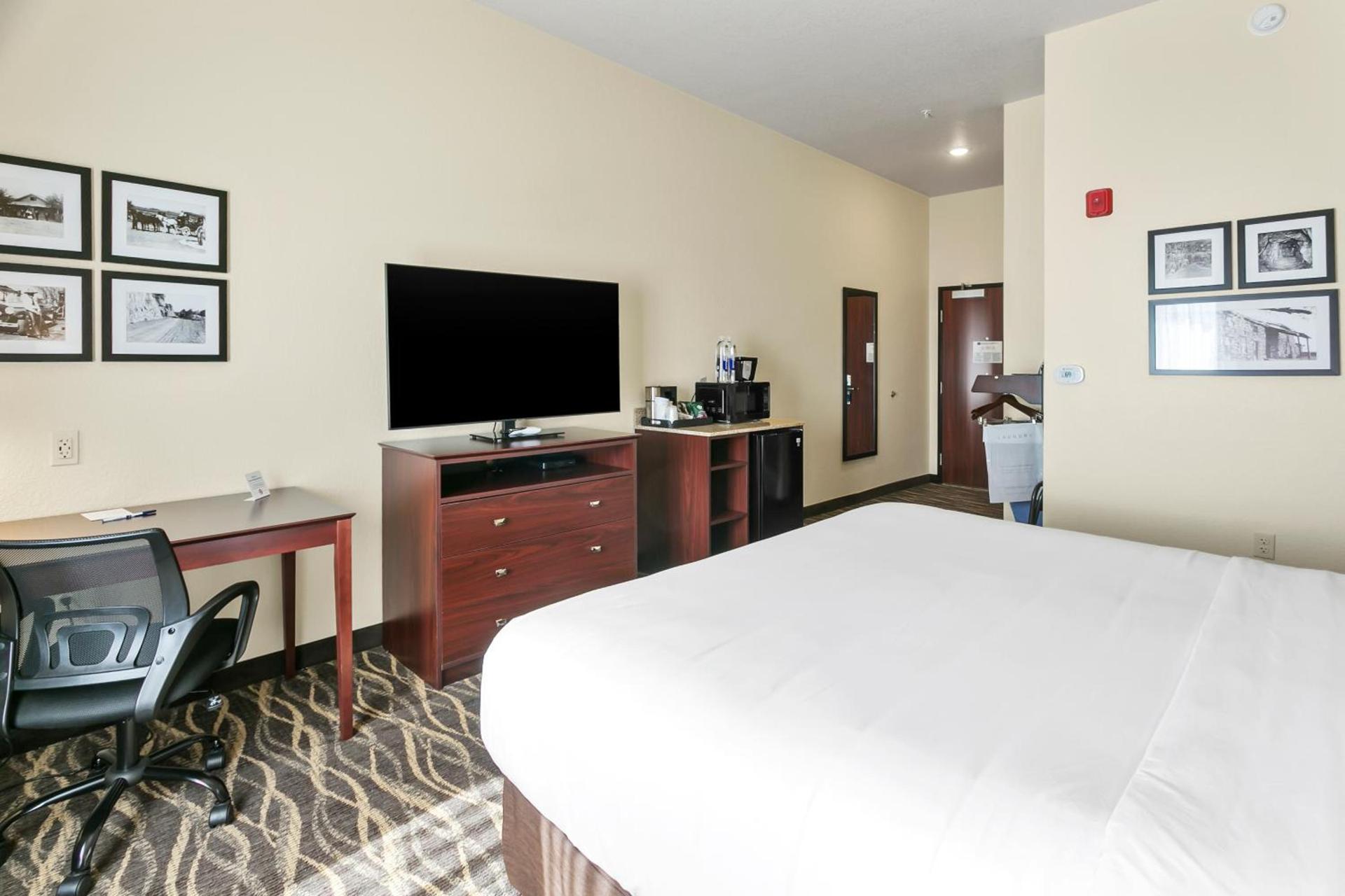 Cobblestone Hotel & Suites - Wickenburg photo 87