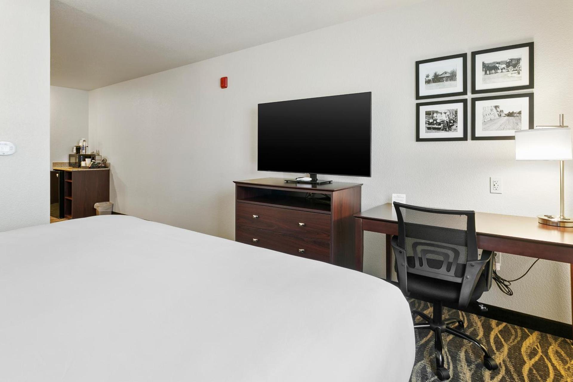 Cobblestone Hotel & Suites - Wickenburg photo 82