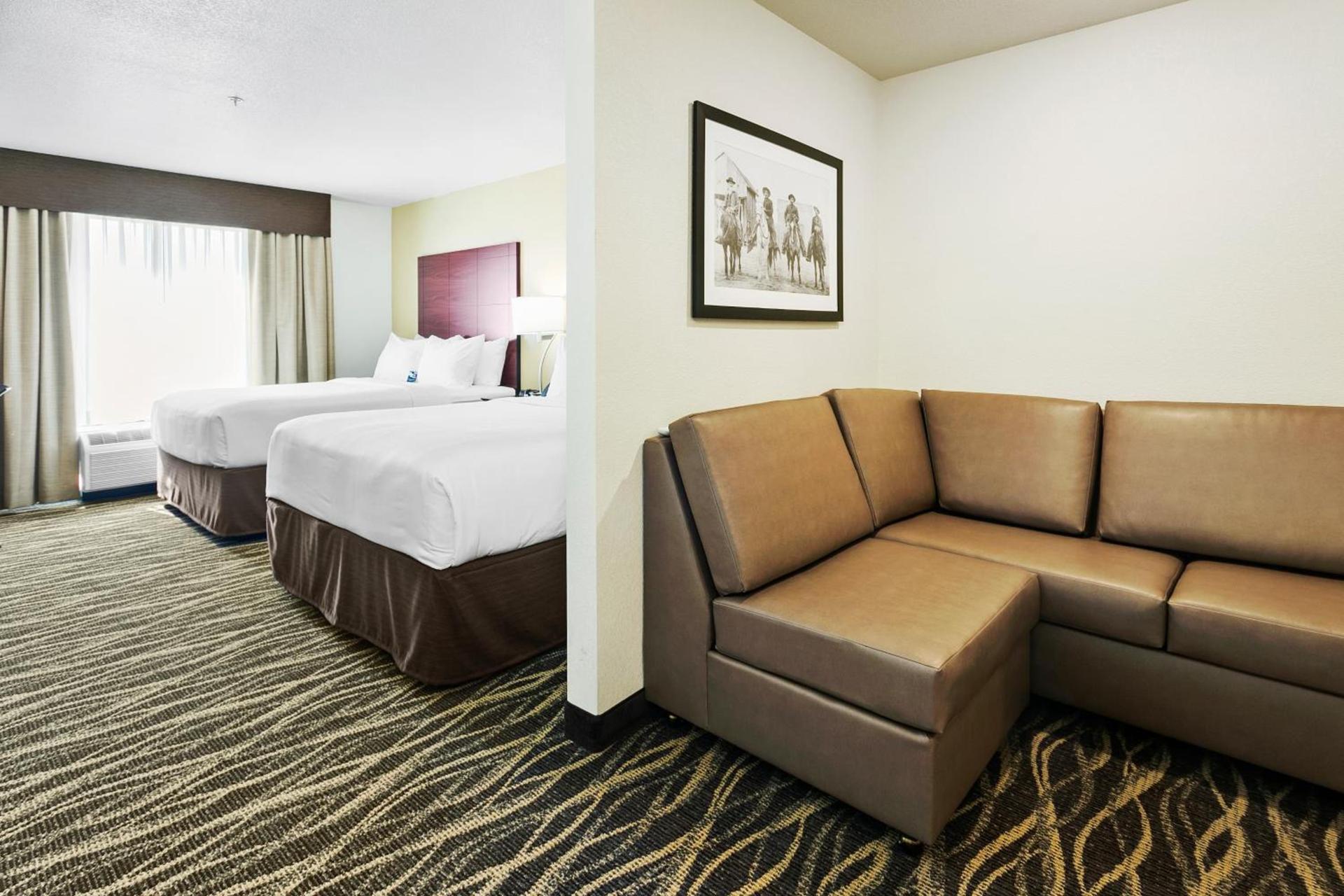 Cobblestone Hotel & Suites - Wickenburg photo 2