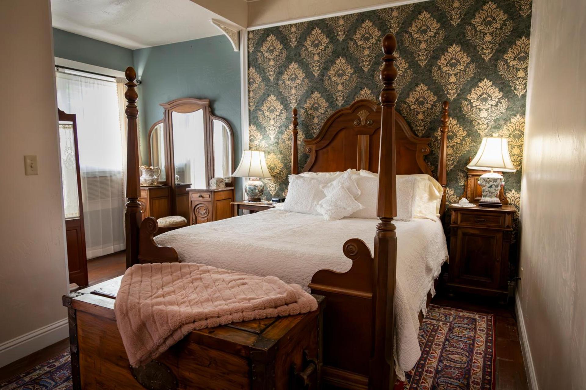 Weaverville Hotel photo 84