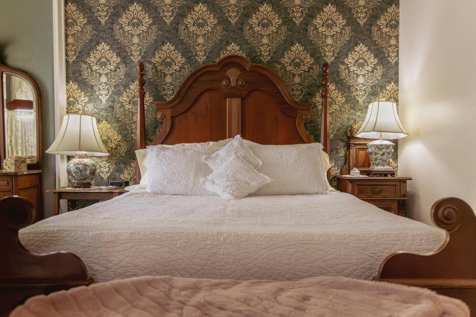 Weaverville Hotel photo 85