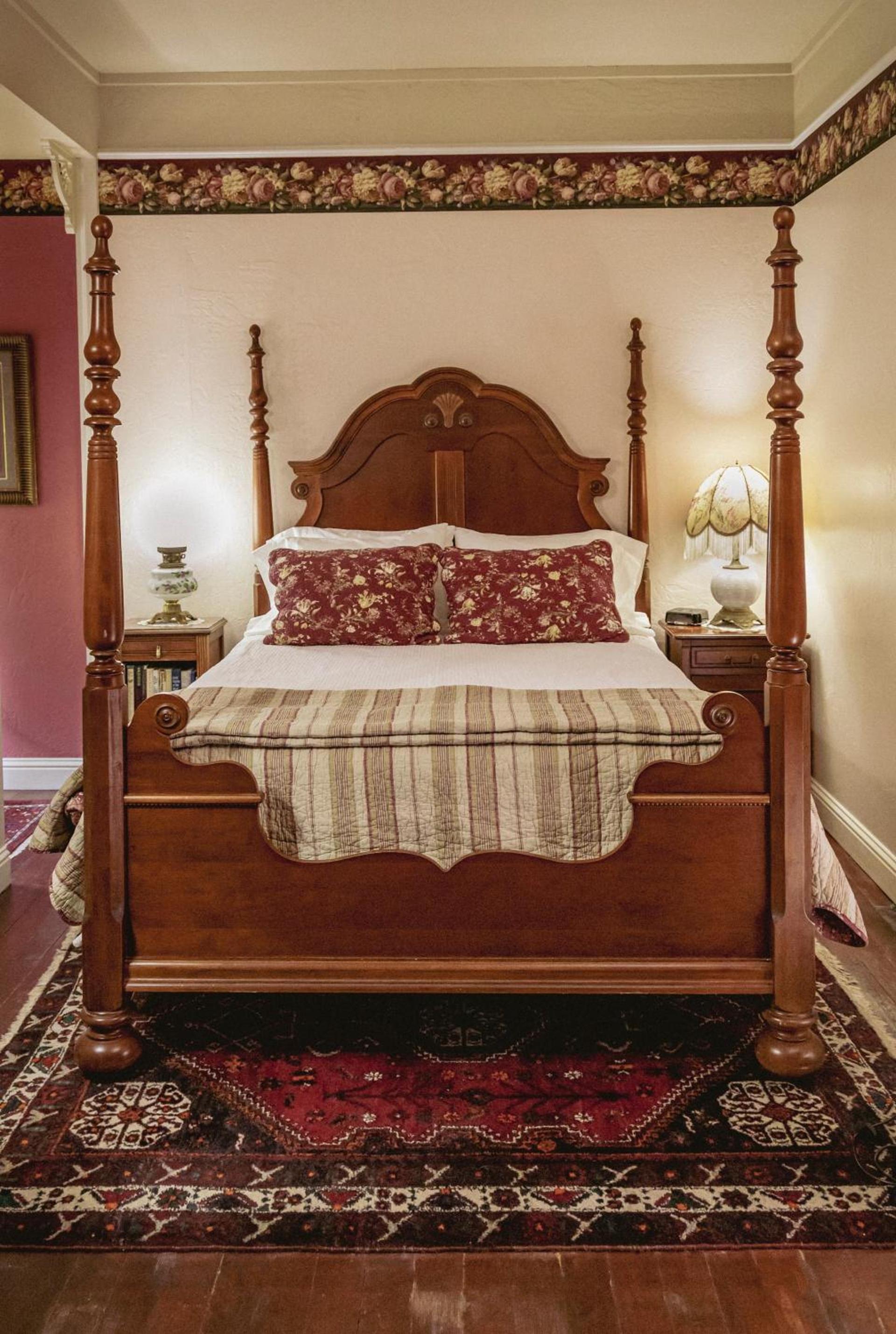 Weaverville Hotel photo 88
