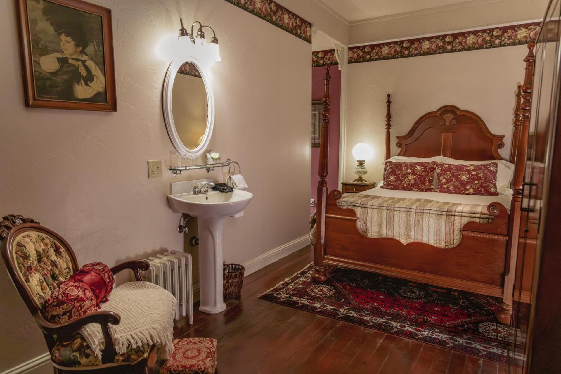 Weaverville Hotel photo 89