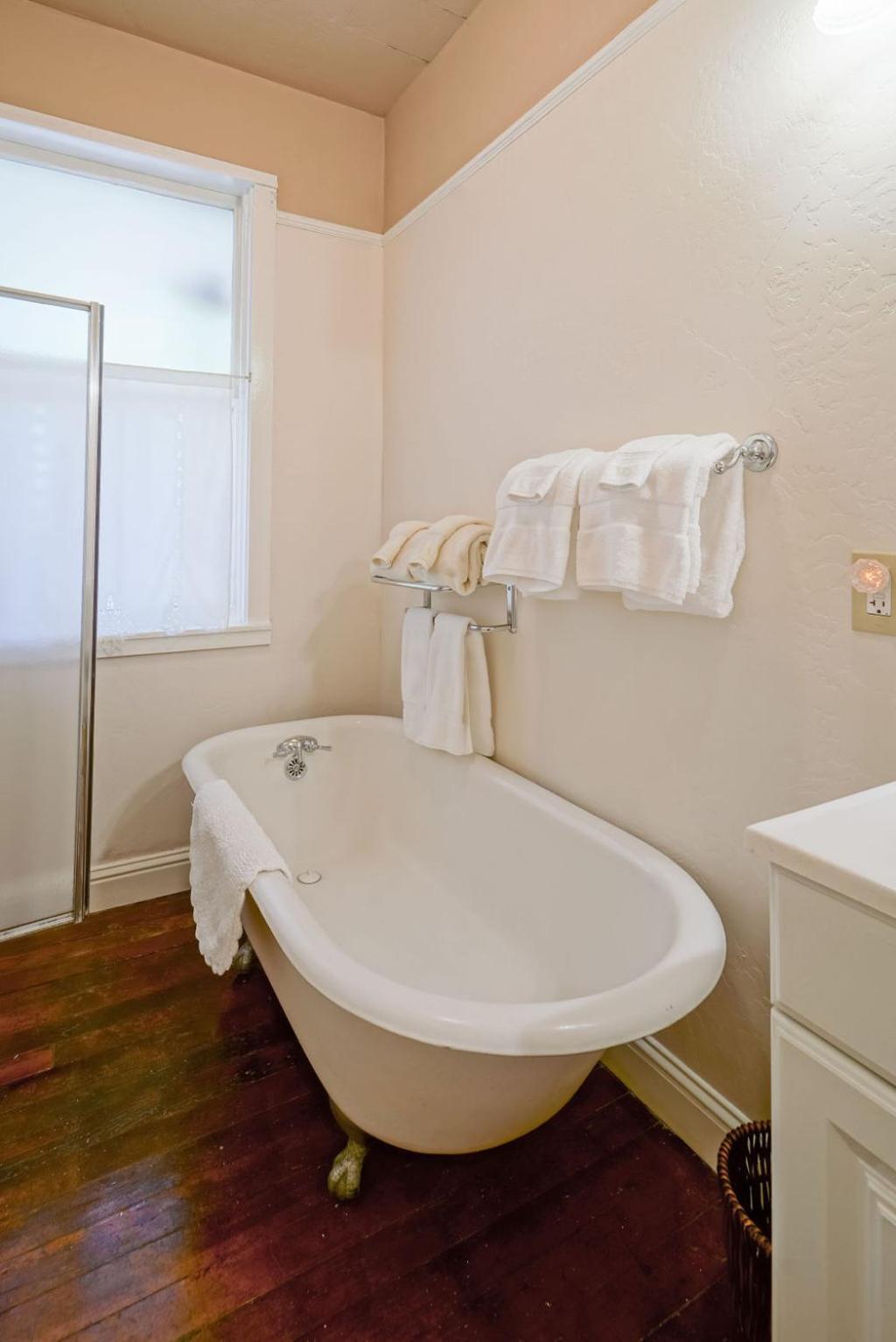 Weaverville Hotel photo 99