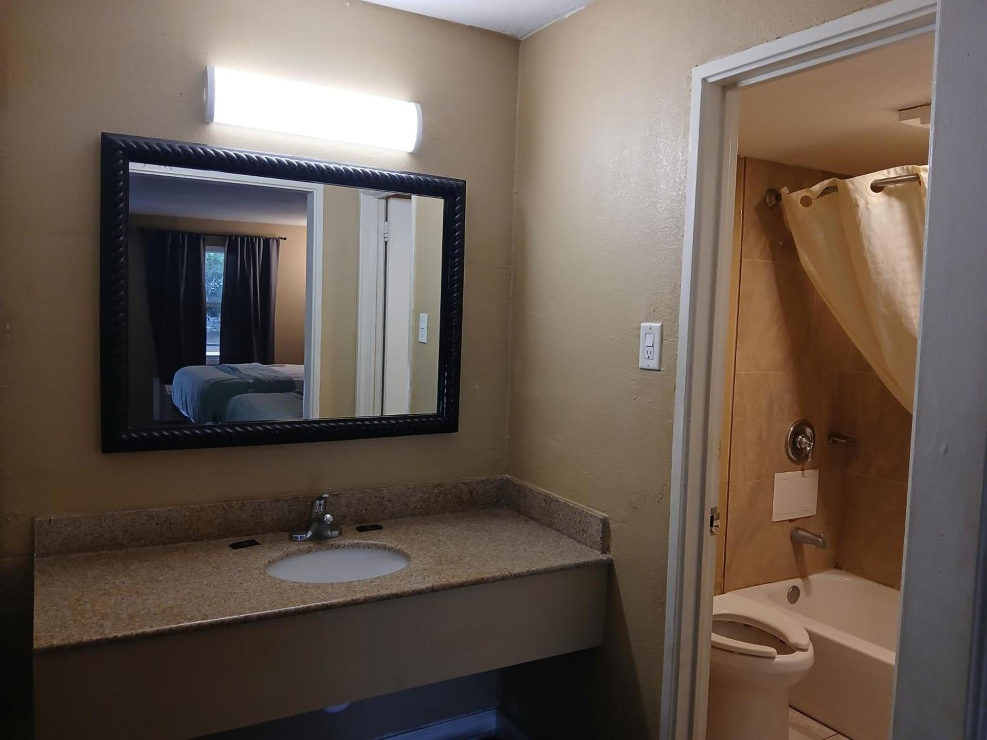 OYO Hotel Tallahassee Downtown photo 24