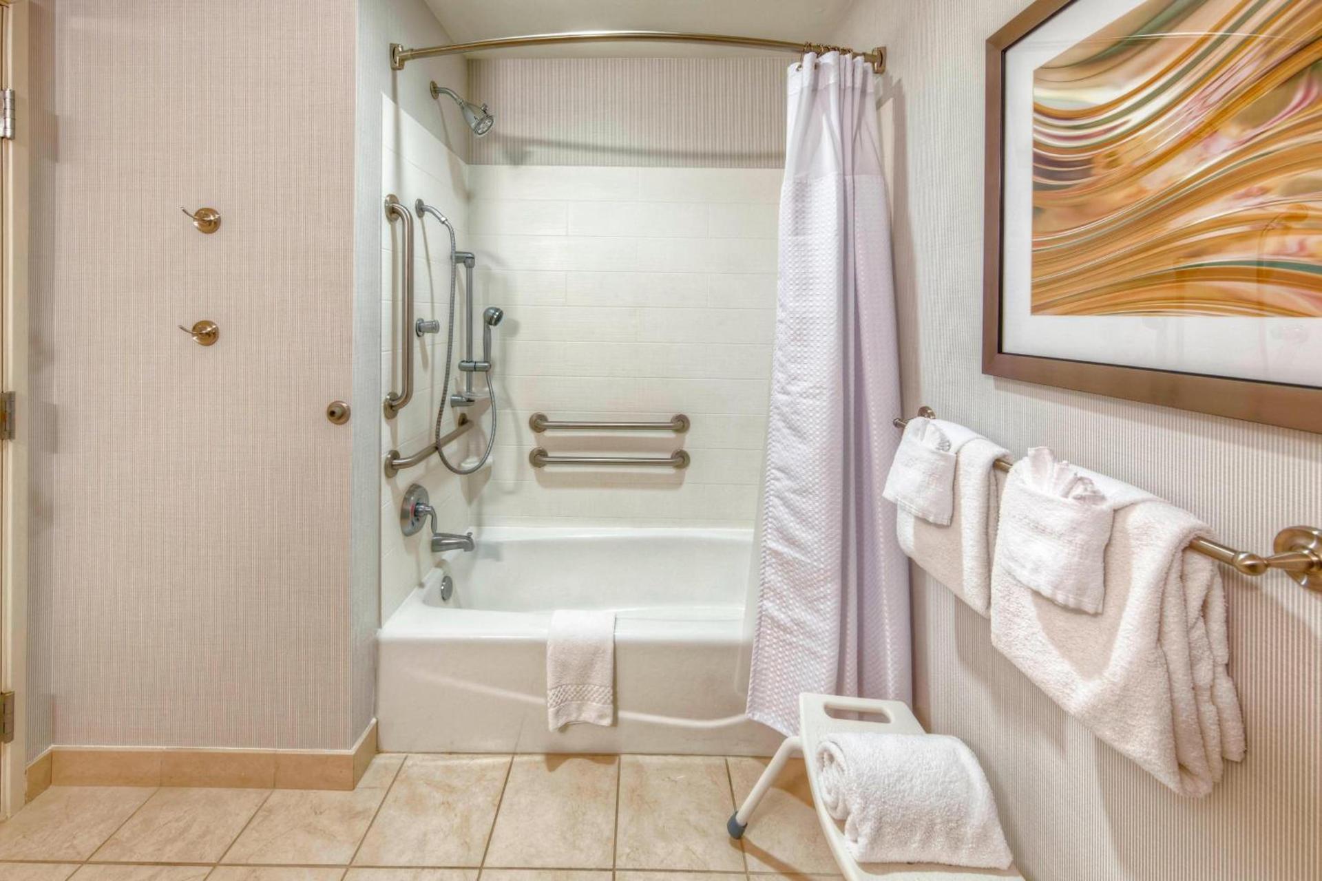Courtyard by Marriott Alexandria photo 12